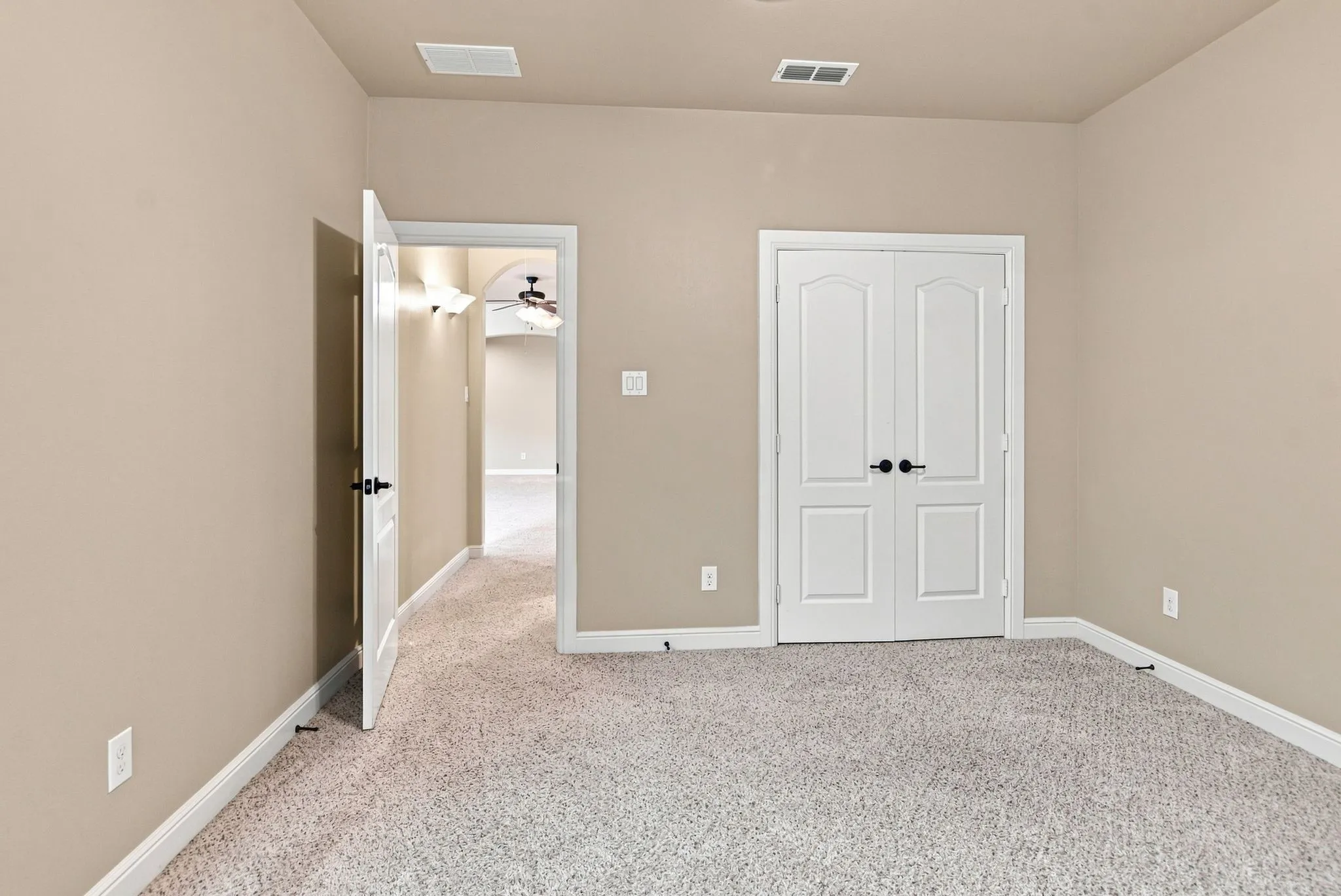Single Family Residence For Rent in Tarrant County , 1819 Park Highland Way, Arlington, Texas 76012, 4 Bedroom, 4 Bathroom, 3 Garage spaces, 3,159 Sqft, built in 2015, mls#21360296, Real Estate Agent in Arlington, Homes For Rent in Tarrant county, Homes For Rent in Arlington, Realtor in Arlington Texas, Real Estate Brokerage Independent Realty Texas, Luminita Cordes Realtor