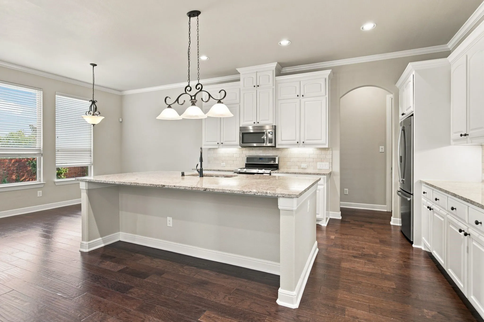 Single Family Residence For Rent in Tarrant County , 1819 Park Highland Way, Arlington, Texas 76012, 4 Bedroom, 4 Bathroom, 3 Garage spaces, 3,159 Sqft, built in 2015, mls#21360296, Real Estate Agent in Arlington, Homes For Rent in Tarrant county, Homes For Rent in Arlington, Realtor in Arlington Texas, Real Estate Brokerage Independent Realty Texas, Luminita Cordes Realtor