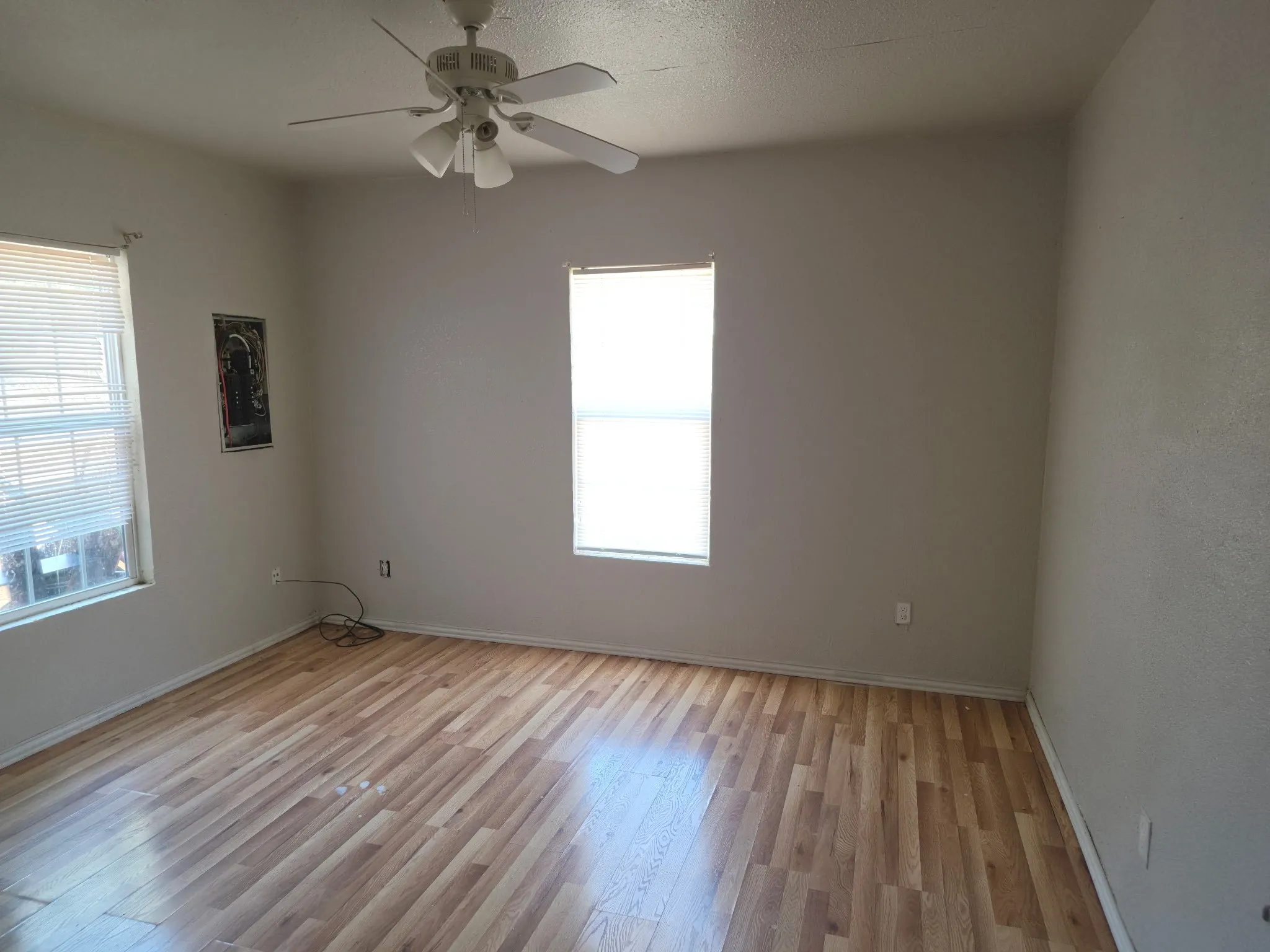 Single Family Residence For Sale in Tarrant County , 4205 Austin Place, Lakeside, Texas 76135, 6 Bedroom, 5 Bathroom, 2 Garage spaces, 3,100 Sqft, built in 1988, mls#21359668, Real Estate Agent in Lakeside, Homes For Sale in Tarrant county, Homes For Sale in Lakeside, Realtor in Lakeside Texas, Real Estate Brokerage Independent Realty Texas, Luminita Cordes Realtor