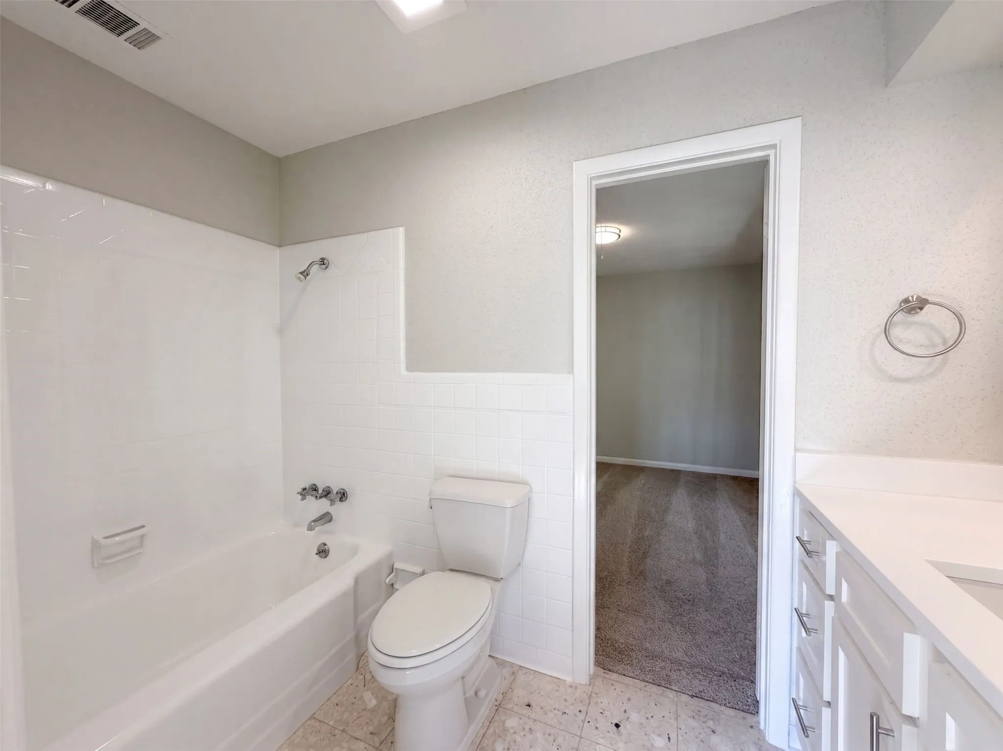 Single Family Residence For Sale in Tarrant County , 813 Wheelwood Drive, Hurst, Texas 76053, 3 Bedroom, 3 Bathroom, 2 Garage spaces, 2,015 Sqft, built in 1963, mls#21360341, Real Estate Agent in Hurst, Homes For Sale in Tarrant county, Homes For Sale in Hurst, Realtor in Hurst Texas, Real Estate Brokerage Independent Realty Texas, Luminita Cordes Realtor