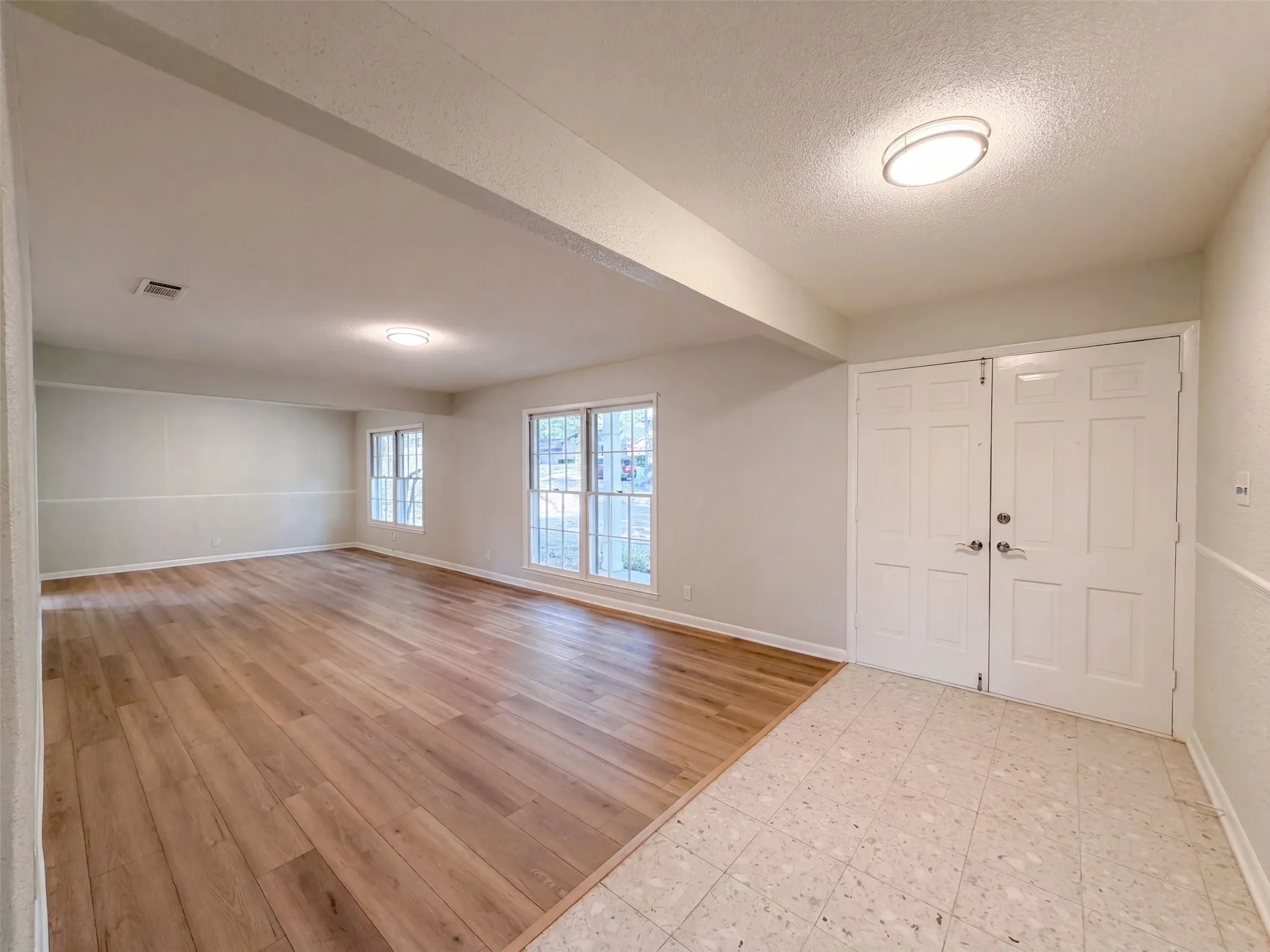 Single Family Residence For Sale in Tarrant County , 813 Wheelwood Drive, Hurst, Texas 76053, 3 Bedroom, 3 Bathroom, 2 Garage spaces, 2,015 Sqft, built in 1963, mls#21360341, Real Estate Agent in Hurst, Homes For Sale in Tarrant county, Homes For Sale in Hurst, Realtor in Hurst Texas, Real Estate Brokerage Independent Realty Texas, Luminita Cordes Realtor