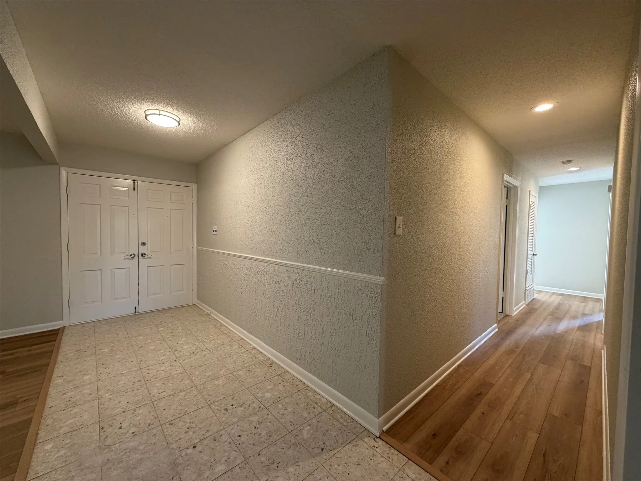 Single Family Residence For Sale in Tarrant County , 813 Wheelwood Drive, Hurst, Texas 76053, 3 Bedroom, 3 Bathroom, 2 Garage spaces, 2,015 Sqft, built in 1963, mls#21360341, Real Estate Agent in Hurst, Homes For Sale in Tarrant county, Homes For Sale in Hurst, Realtor in Hurst Texas, Real Estate Brokerage Independent Realty Texas, Luminita Cordes Realtor