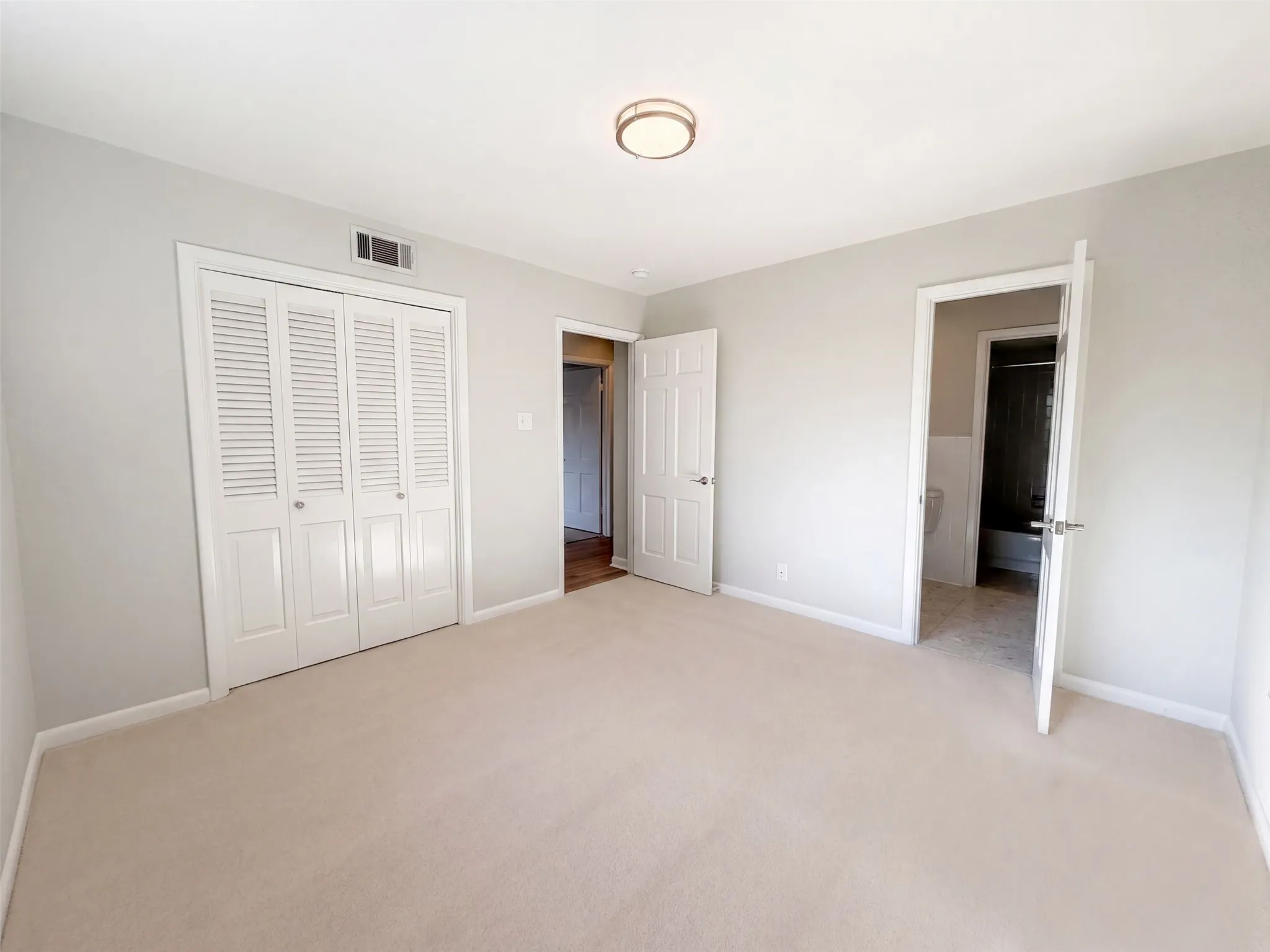 Single Family Residence For Sale in Tarrant County , 813 Wheelwood Drive, Hurst, Texas 76053, 3 Bedroom, 3 Bathroom, 2 Garage spaces, 2,015 Sqft, built in 1963, mls#21360341, Real Estate Agent in Hurst, Homes For Sale in Tarrant county, Homes For Sale in Hurst, Realtor in Hurst Texas, Real Estate Brokerage Independent Realty Texas, Luminita Cordes Realtor