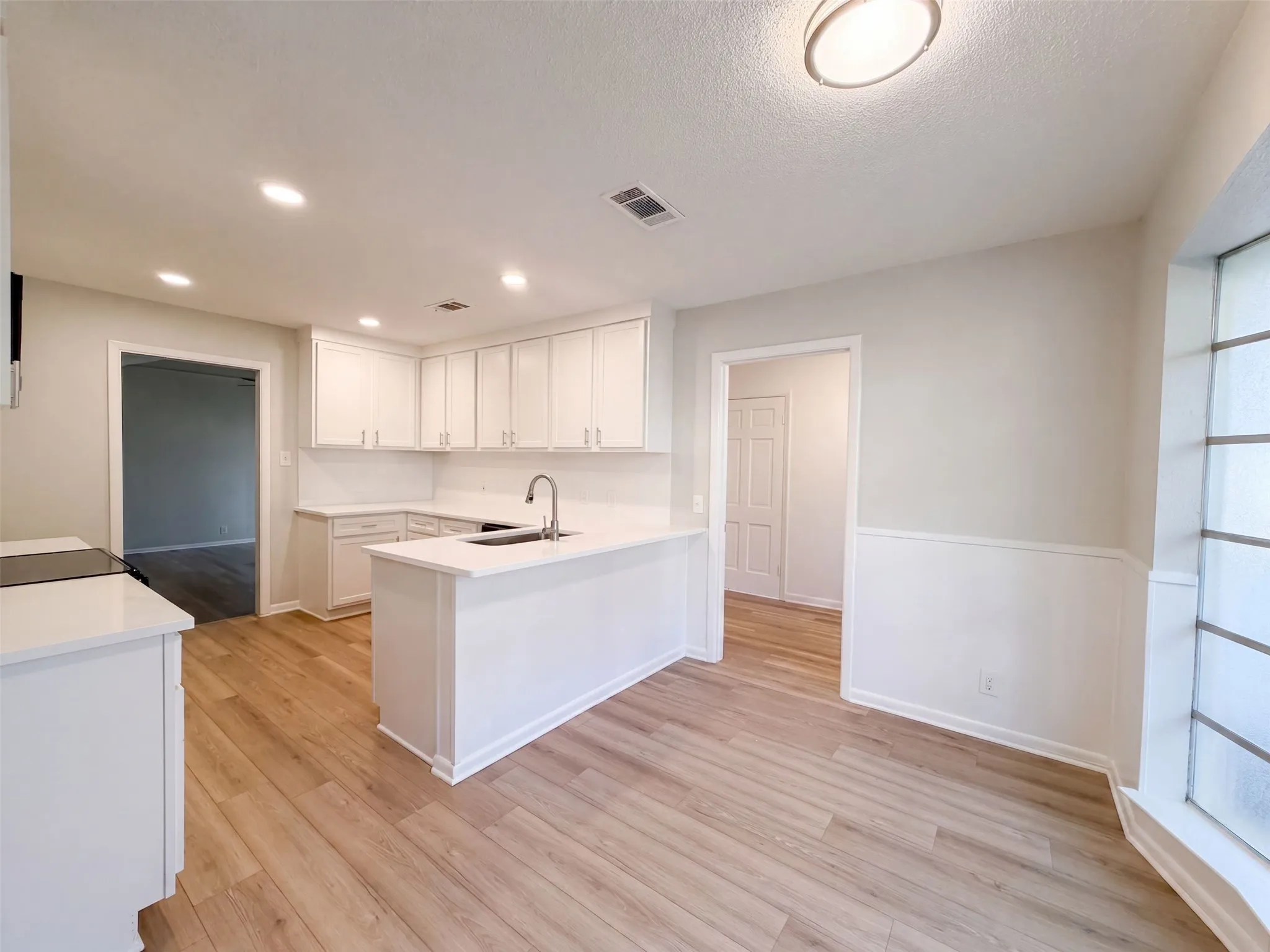 Single Family Residence For Sale in Tarrant County , 813 Wheelwood Drive, Hurst, Texas 76053, 3 Bedroom, 3 Bathroom, 2 Garage spaces, 2,015 Sqft, built in 1963, mls#21360341, Real Estate Agent in Hurst, Homes For Sale in Tarrant county, Homes For Sale in Hurst, Realtor in Hurst Texas, Real Estate Brokerage Independent Realty Texas, Luminita Cordes Realtor