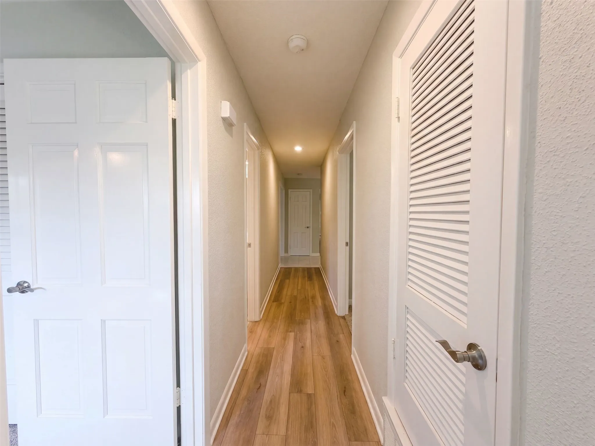 Single Family Residence For Sale in Tarrant County , 813 Wheelwood Drive, Hurst, Texas 76053, 3 Bedroom, 3 Bathroom, 2 Garage spaces, 2,015 Sqft, built in 1963, mls#21360341, Real Estate Agent in Hurst, Homes For Sale in Tarrant county, Homes For Sale in Hurst, Realtor in Hurst Texas, Real Estate Brokerage Independent Realty Texas, Luminita Cordes Realtor