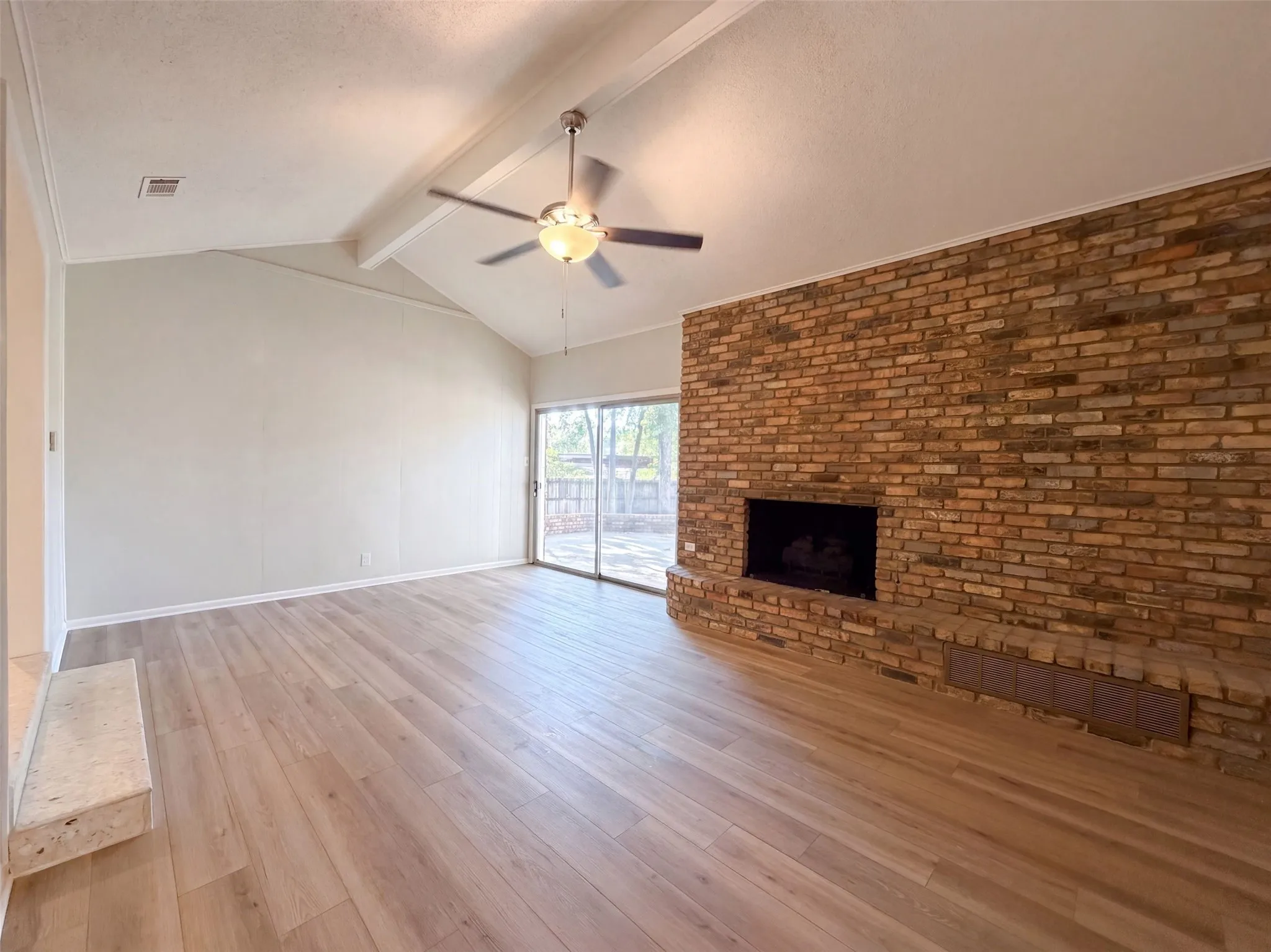 Single Family Residence For Sale in Tarrant County , 813 Wheelwood Drive, Hurst, Texas 76053, 3 Bedroom, 3 Bathroom, 2 Garage spaces, 2,015 Sqft, built in 1963, mls#21360341, Real Estate Agent in Hurst, Homes For Sale in Tarrant county, Homes For Sale in Hurst, Realtor in Hurst Texas, Real Estate Brokerage Independent Realty Texas, Luminita Cordes Realtor