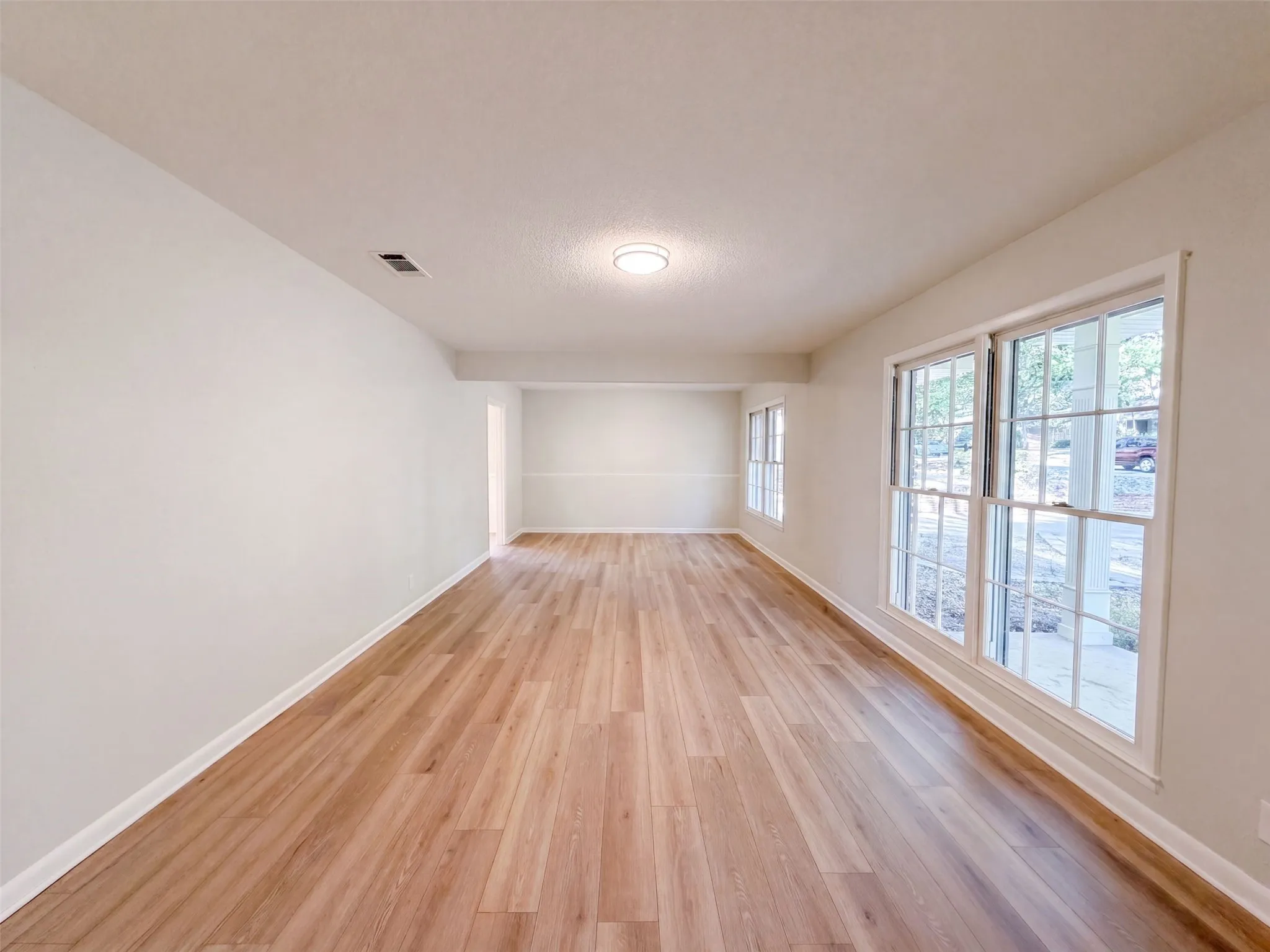 Single Family Residence For Sale in Tarrant County , 813 Wheelwood Drive, Hurst, Texas 76053, 3 Bedroom, 3 Bathroom, 2 Garage spaces, 2,015 Sqft, built in 1963, mls#21360341, Real Estate Agent in Hurst, Homes For Sale in Tarrant county, Homes For Sale in Hurst, Realtor in Hurst Texas, Real Estate Brokerage Independent Realty Texas, Luminita Cordes Realtor