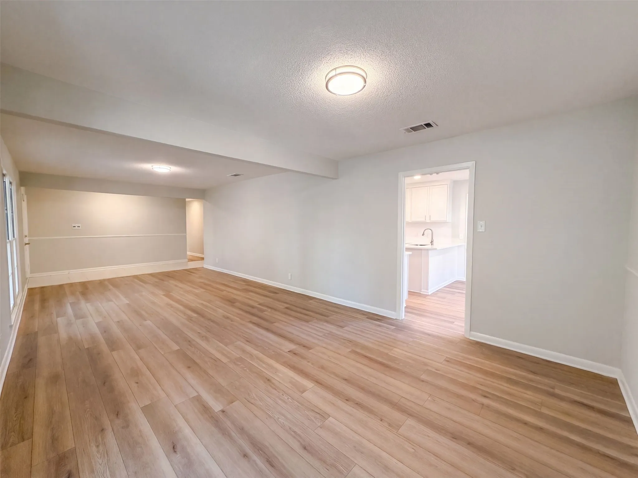 Single Family Residence For Sale in Tarrant County , 813 Wheelwood Drive, Hurst, Texas 76053, 3 Bedroom, 3 Bathroom, 2 Garage spaces, 2,015 Sqft, built in 1963, mls#21360341, Real Estate Agent in Hurst, Homes For Sale in Tarrant county, Homes For Sale in Hurst, Realtor in Hurst Texas, Real Estate Brokerage Independent Realty Texas, Luminita Cordes Realtor