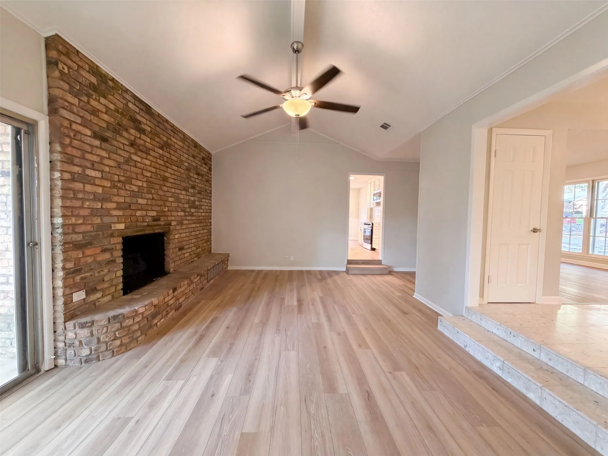 Single Family Residence For Sale in Tarrant County , 813 Wheelwood Drive, Hurst, Texas 76053, 3 Bedroom, 3 Bathroom, 2 Garage spaces, 2,015 Sqft, built in 1963, mls#21360341, Real Estate Agent in Hurst, Homes For Sale in Tarrant county, Homes For Sale in Hurst, Realtor in Hurst Texas, Real Estate Brokerage Independent Realty Texas, Luminita Cordes Realtor