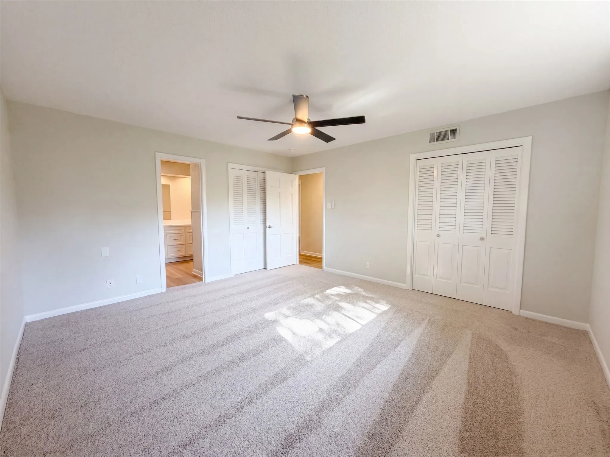 Single Family Residence For Sale in Tarrant County , 813 Wheelwood Drive, Hurst, Texas 76053, 3 Bedroom, 3 Bathroom, 2 Garage spaces, 2,015 Sqft, built in 1963, mls#21360341, Real Estate Agent in Hurst, Homes For Sale in Tarrant county, Homes For Sale in Hurst, Realtor in Hurst Texas, Real Estate Brokerage Independent Realty Texas, Luminita Cordes Realtor