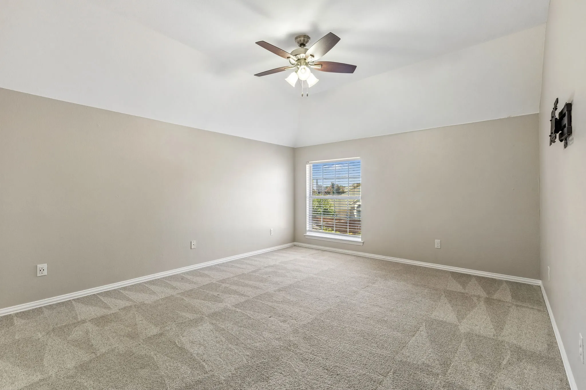 Single Family Residence For Sale in Collin County , 7913 Morningdew Drive, Plano, Texas 75025, 5 Bedroom, 4 Bathroom, 2 Garage spaces, 3,363 Sqft, built in 1997, mls#21356150, Real Estate Agent in Plano, Homes For Sale in Collin county, Homes For Sale in Plano, Realtor in Plano Texas, Real Estate Brokerage Independent Realty Texas, Luminita Cordes Realtor