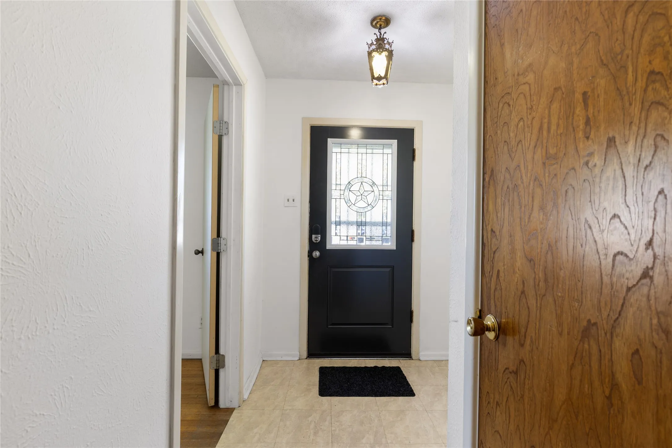 Single Family Residence For Rent in Dallas County , 4765 Stallcup Drive, Mesquite, Texas 75150, 5 Bedroom, 2 Bathroom, Garage spaces, 1,723 Sqft, built in 1966, mls#21360345, Real Estate Agent in Mesquite, Homes For Rent in Dallas county, Homes For Rent in Mesquite, Realtor in Mesquite Texas, Real Estate Brokerage Independent Realty Texas, Luminita Cordes Realtor