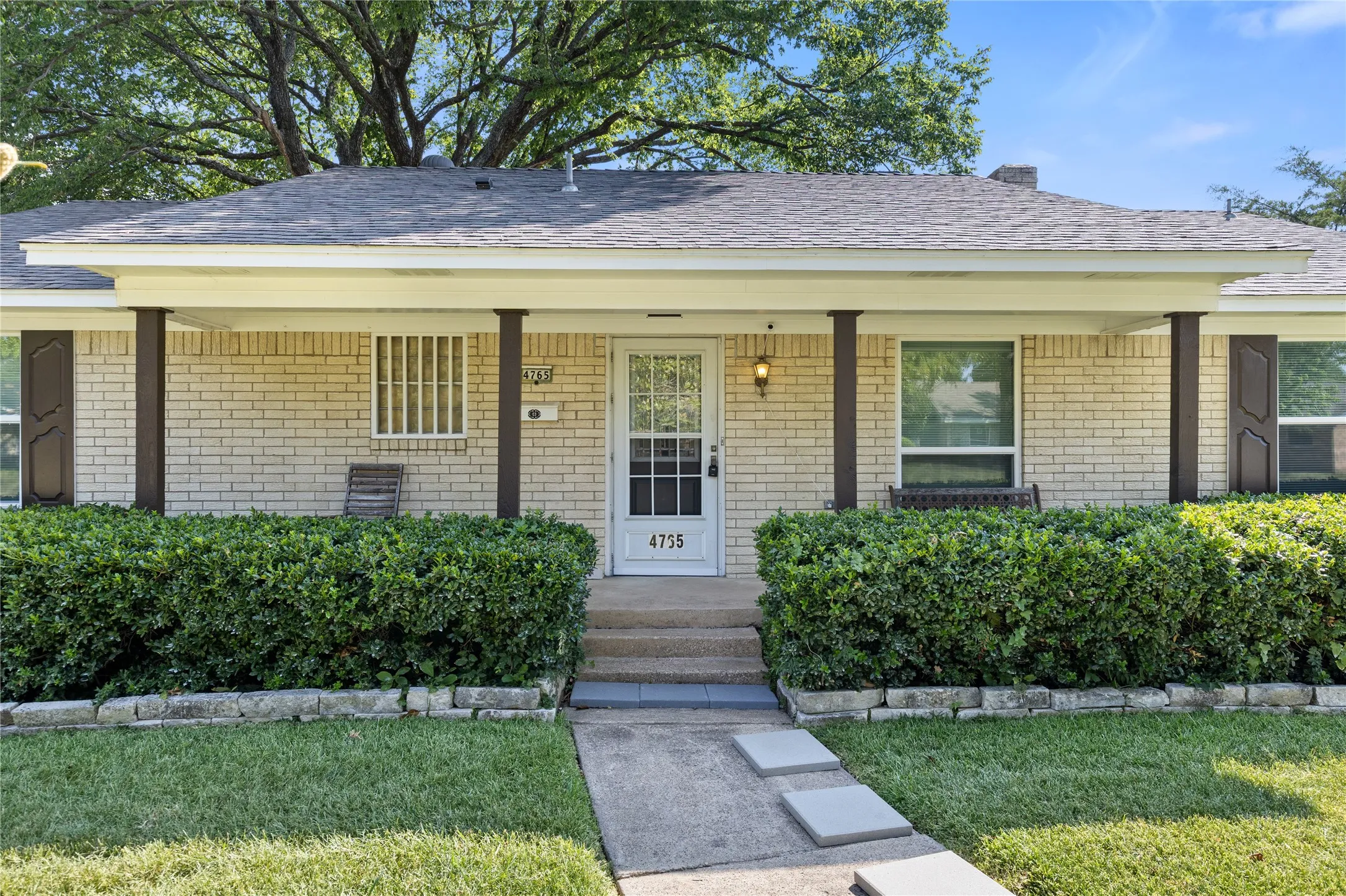 Single Family Residence For Rent in Dallas County , 4765 Stallcup Drive, Mesquite, Texas 75150, 5 Bedroom, 2 Bathroom, Garage spaces, 1,723 Sqft, built in 1966, mls#21360345, Real Estate Agent in Mesquite, Homes For Rent in Dallas county, Homes For Rent in Mesquite, Realtor in Mesquite Texas, Real Estate Brokerage Independent Realty Texas, Luminita Cordes Realtor