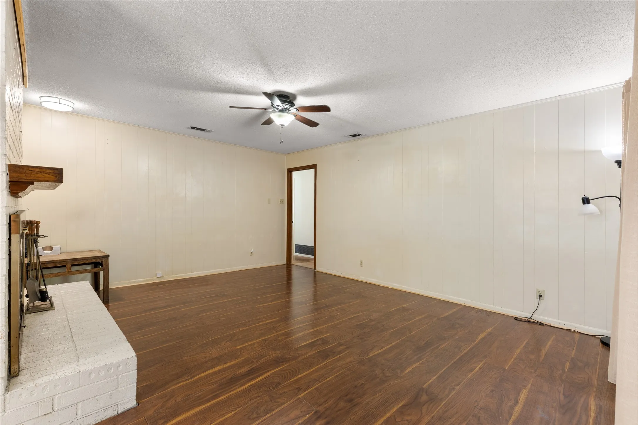 Single Family Residence For Rent in Dallas County , 4765 Stallcup Drive, Mesquite, Texas 75150, 5 Bedroom, 2 Bathroom, Garage spaces, 1,723 Sqft, built in 1966, mls#21360345, Real Estate Agent in Mesquite, Homes For Rent in Dallas county, Homes For Rent in Mesquite, Realtor in Mesquite Texas, Real Estate Brokerage Independent Realty Texas, Luminita Cordes Realtor
