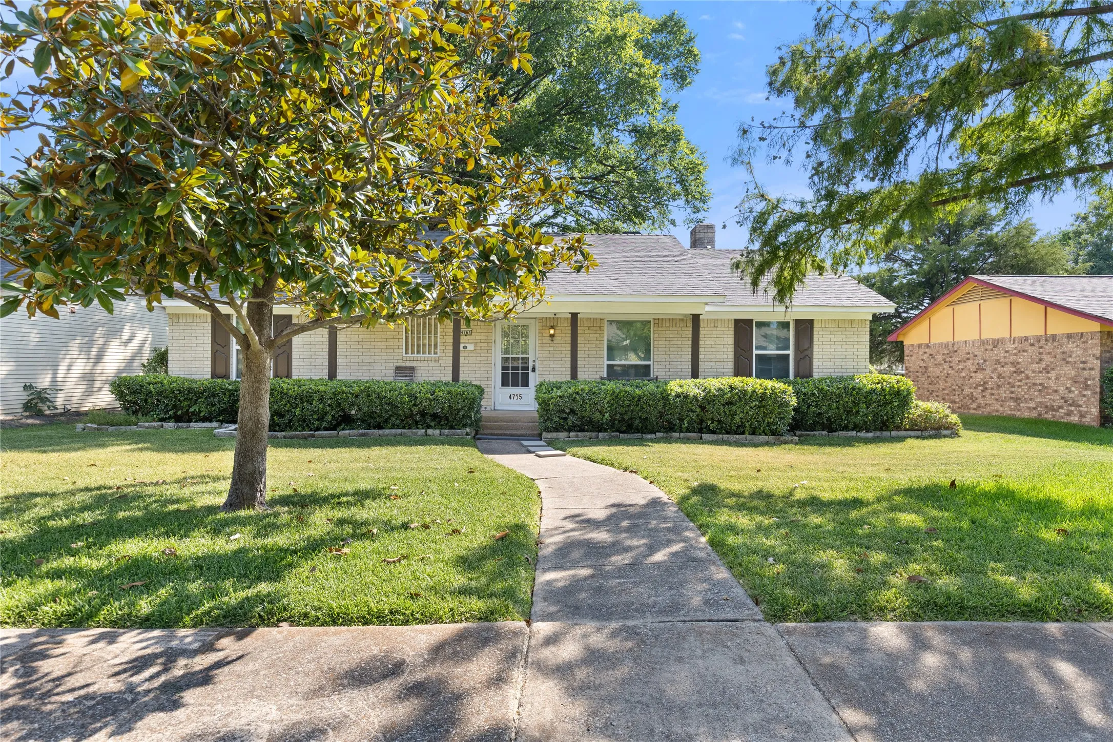 Single Family Residence For Rent in Dallas County , 4765 Stallcup Drive, Mesquite, Texas 75150, 5 Bedroom, 2 Bathroom, Garage spaces, 1,723 Sqft, built in 1966, mls#21360345, Real Estate Agent in Mesquite, Homes For Rent in Dallas county, Homes For Rent in Mesquite, Realtor in Mesquite Texas, Real Estate Brokerage Independent Realty Texas, Luminita Cordes Realtor