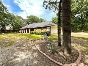 Single Family Residence For Sale in Hunt County , 9644 Deer Park, Quinlan, Texas 75474, 3 Bedroom, 3 Bathroom, 2 Garage spaces, 1,812 Sqft, built in 1986, Price $394,900, mls#21360354, Real Estate Agent in Quinlan, Homes For Sale in Hunt county, Homes For Sale in Quinlan, Realtor in Quinlan Texas, Real Estate Brokerage Independent Realty Texas, Luminita Cordes Realtor