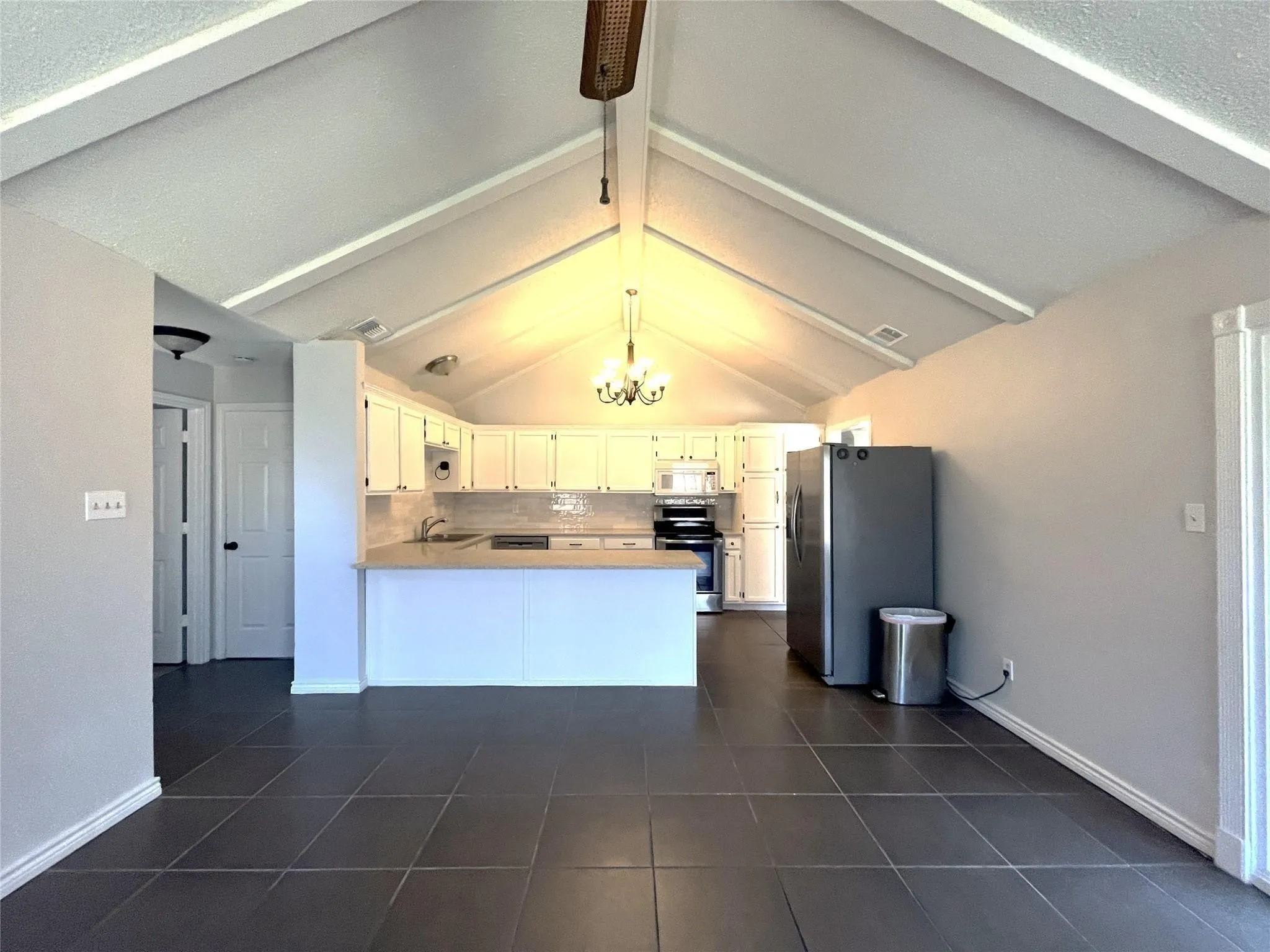 Single Family Residence For Sale in Hunt County , 9644 Deer Park, Quinlan, Texas 75474, 3 Bedroom, 3 Bathroom, 2 Garage spaces, 1,812 Sqft, built in 1986, Price $394,900, mls#21360354, Real Estate Agent in Quinlan, Homes For Sale in Hunt county, Homes For Sale in Quinlan, Realtor in Quinlan Texas, Real Estate Brokerage Independent Realty Texas, Luminita Cordes Realtor