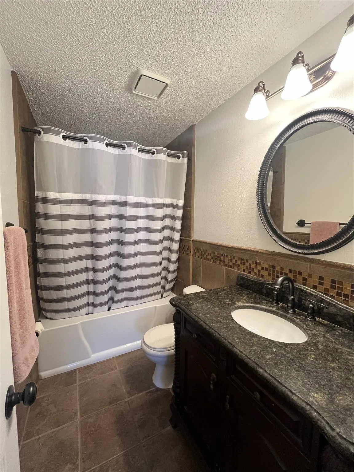 Single Family Residence For Sale in Hunt County , 9644 Deer Park, Quinlan, Texas 75474, 3 Bedroom, 3 Bathroom, 2 Garage spaces, 1,812 Sqft, built in 1986, Price $394,900, mls#21360354, Real Estate Agent in Quinlan, Homes For Sale in Hunt county, Homes For Sale in Quinlan, Realtor in Quinlan Texas, Real Estate Brokerage Independent Realty Texas, Luminita Cordes Realtor