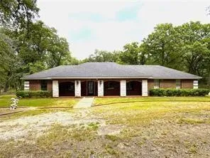 Single Family Residence For Sale in Hunt County , 9644 Deer Park, Quinlan, Texas 75474, 3 Bedroom, 3 Bathroom, 2 Garage spaces, 1,812 Sqft, built in 1986, Price $394,900, mls#21360354, Real Estate Agent in Quinlan, Homes For Sale in Hunt county, Homes For Sale in Quinlan, Realtor in Quinlan Texas, Real Estate Brokerage Independent Realty Texas, Luminita Cordes Realtor