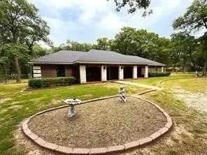Single Family Residence For Sale in Hunt County , 9644 Deer Park, Quinlan, Texas 75474, 3 Bedroom, 3 Bathroom, 2 Garage spaces, 1,812 Sqft, built in 1986, Price $394,900, mls#21360354, Real Estate Agent in Quinlan, Homes For Sale in Hunt county, Homes For Sale in Quinlan, Realtor in Quinlan Texas, Real Estate Brokerage Independent Realty Texas, Luminita Cordes Realtor