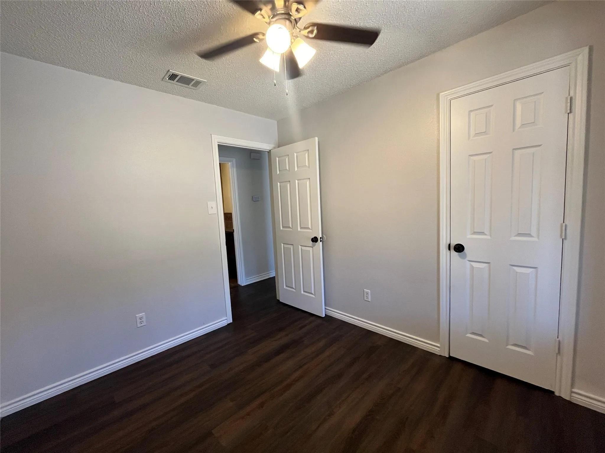 Single Family Residence For Sale in Hunt County , 9644 Deer Park, Quinlan, Texas 75474, 3 Bedroom, 3 Bathroom, 2 Garage spaces, 1,812 Sqft, built in 1986, Price $394,900, mls#21360354, Real Estate Agent in Quinlan, Homes For Sale in Hunt county, Homes For Sale in Quinlan, Realtor in Quinlan Texas, Real Estate Brokerage Independent Realty Texas, Luminita Cordes Realtor