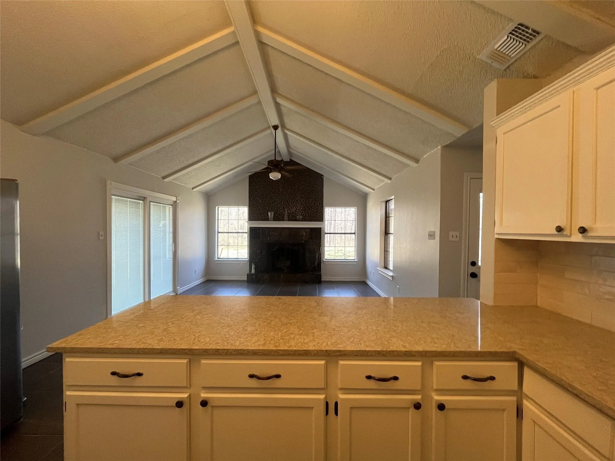 Single Family Residence For Sale in Hunt County , 9644 Deer Park, Quinlan, Texas 75474, 3 Bedroom, 3 Bathroom, 2 Garage spaces, 1,812 Sqft, built in 1986, Price $394,900, mls#21360354, Real Estate Agent in Quinlan, Homes For Sale in Hunt county, Homes For Sale in Quinlan, Realtor in Quinlan Texas, Real Estate Brokerage Independent Realty Texas, Luminita Cordes Realtor