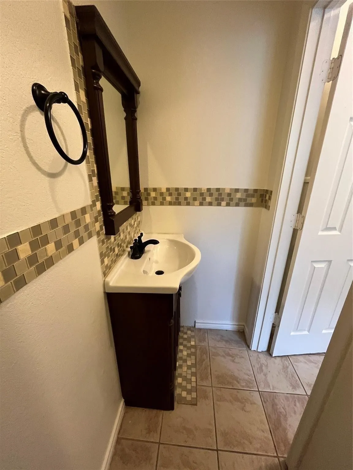 Single Family Residence For Sale in Hunt County , 9644 Deer Park, Quinlan, Texas 75474, 3 Bedroom, 3 Bathroom, 2 Garage spaces, 1,812 Sqft, built in 1986, Price $394,900, mls#21360354, Real Estate Agent in Quinlan, Homes For Sale in Hunt county, Homes For Sale in Quinlan, Realtor in Quinlan Texas, Real Estate Brokerage Independent Realty Texas, Luminita Cordes Realtor