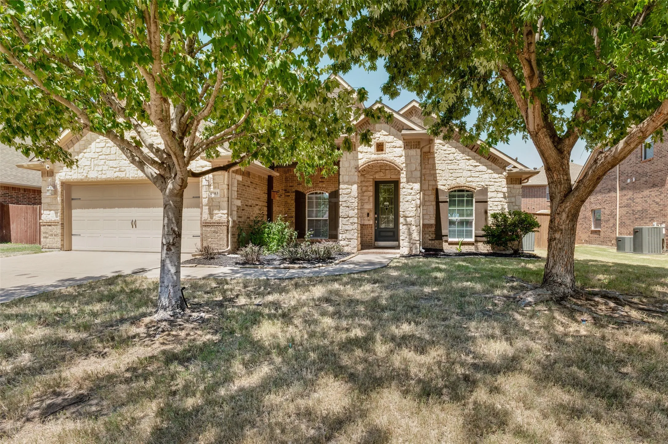 Single Family Residence For Sale in Tarrant County , 4503 Karen Drive, Mansfield, Texas 76063, 4 Bedroom, 3 Bathroom, 2 Garage spaces, 2,910 Sqft, built in 2007, mls#21359819, Real Estate Agent in Mansfield, Homes For Sale in Tarrant county, Homes For Sale in Mansfield, Realtor in Mansfield Texas, Real Estate Brokerage Independent Realty Texas, Luminita Cordes Realtor