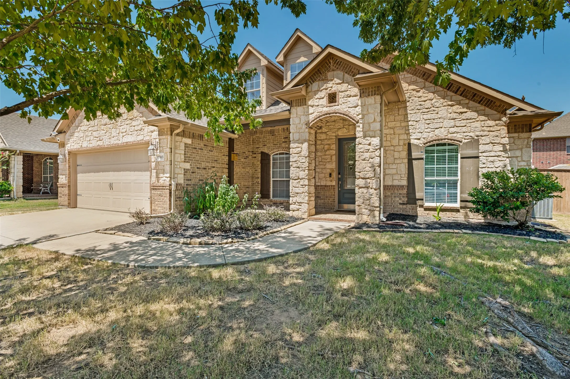 Single Family Residence For Sale in Tarrant County , 4503 Karen Drive, Mansfield, Texas 76063, 4 Bedroom, 3 Bathroom, 2 Garage spaces, 2,910 Sqft, built in 2007, mls#21359819, Real Estate Agent in Mansfield, Homes For Sale in Tarrant county, Homes For Sale in Mansfield, Realtor in Mansfield Texas, Real Estate Brokerage Independent Realty Texas, Luminita Cordes Realtor
