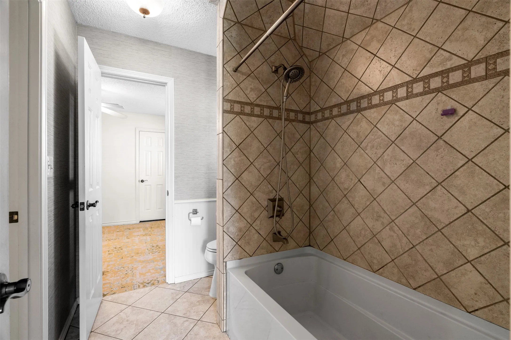 Single Family Residence For Sale in Collin County , 2313 Tamarisk Lane, Plano, Texas 75023, 4 Bedroom, 3 Bathroom, 2 Garage spaces, 2,460 Sqft, built in 1978, mls#21360268, Real Estate Agent in Plano, Homes For Sale in Collin county, Homes For Sale in Plano, Realtor in Plano Texas, Real Estate Brokerage Independent Realty Texas, Luminita Cordes Realtor