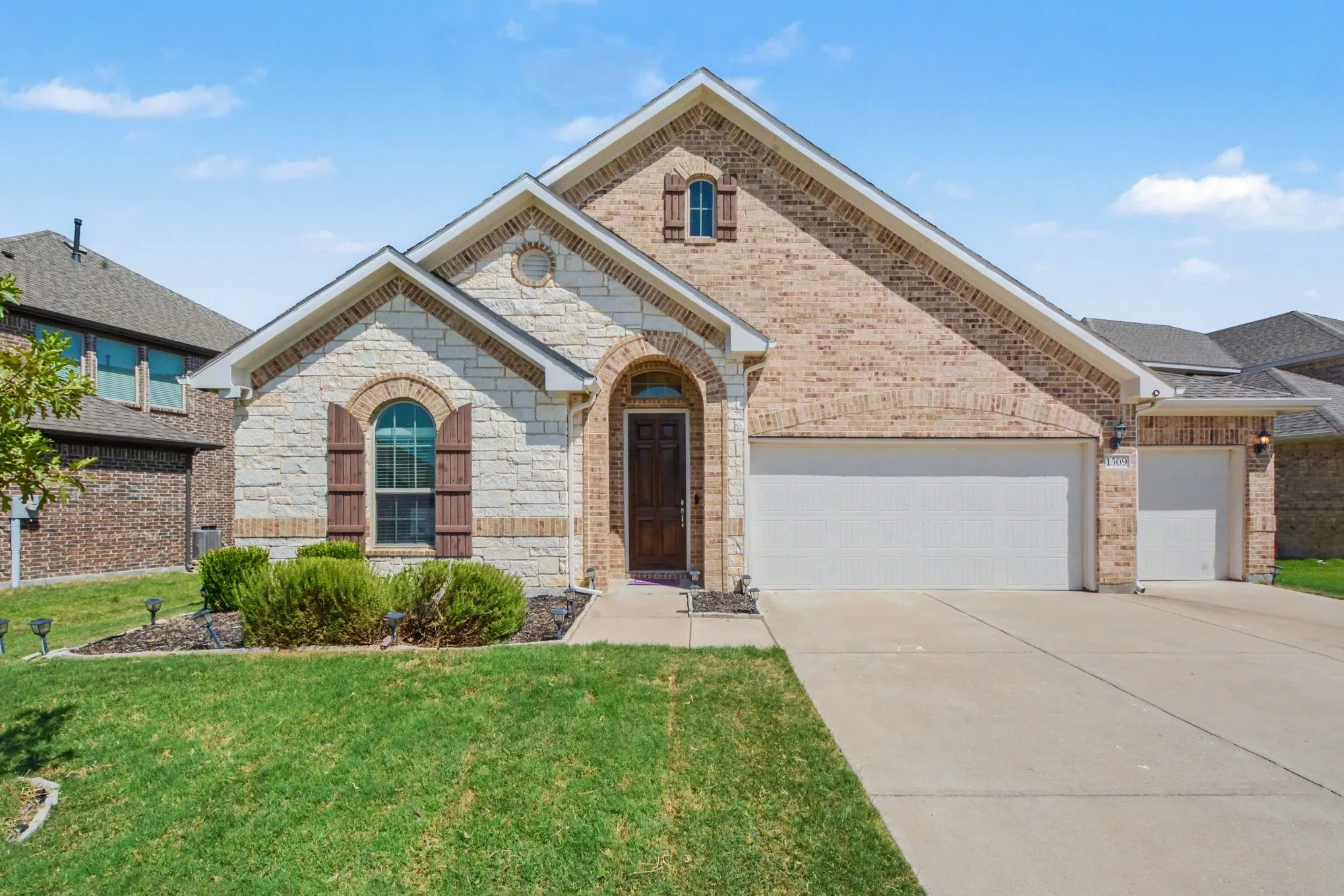 Single Family Residence For Sale in Collin County , 1509 Ravenswood Lane, Wylie, Texas 75098, 4 Bedroom, 3 Bathroom, 3 Garage spaces, 2,504 Sqft, built in 2020, mls#21360314, Real Estate Agent in Wylie, Homes For Sale in Collin county, Homes For Sale in Wylie, Realtor in Wylie Texas, Real Estate Brokerage Independent Realty Texas, Luminita Cordes Realtor
