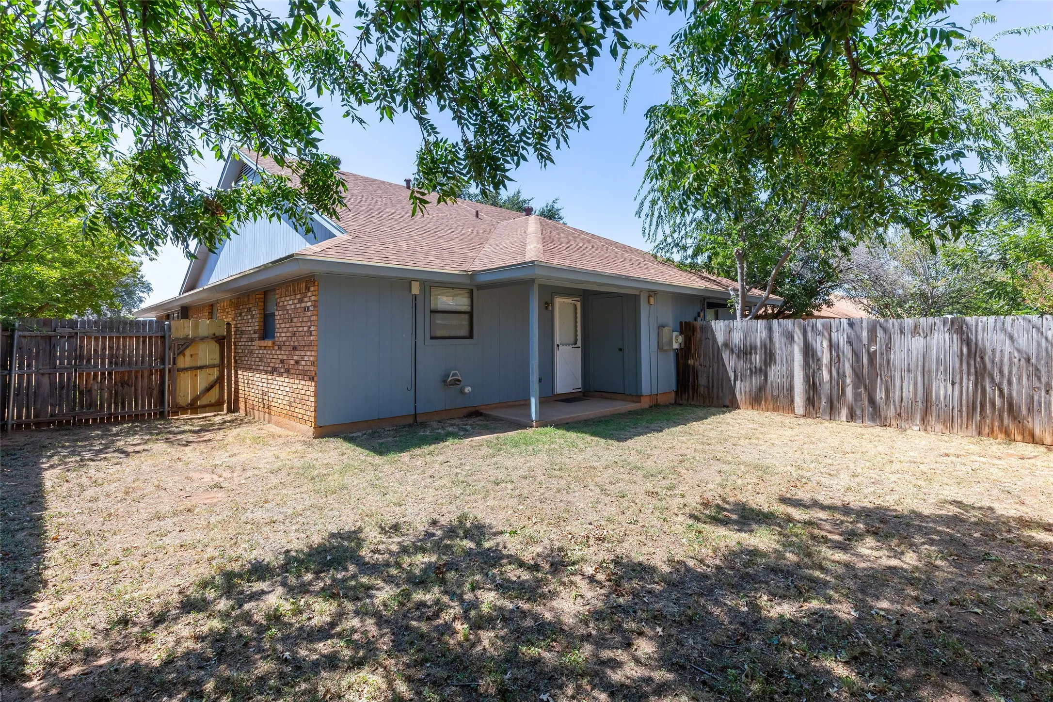 Single Family Residence For Sale in Taylor County , 1509 Westheimer Road, Abilene, Texas 79601, 2 Bedroom, 2 Bathroom, 1 Garage spaces, 1,104 Sqft, built in 1984, mls#21360139, Real Estate Agent in Abilene, Homes For Sale in Taylor county, Homes For Sale in Abilene, Realtor in Abilene Texas, Real Estate Brokerage Independent Realty Texas, Luminita Cordes Realtor
