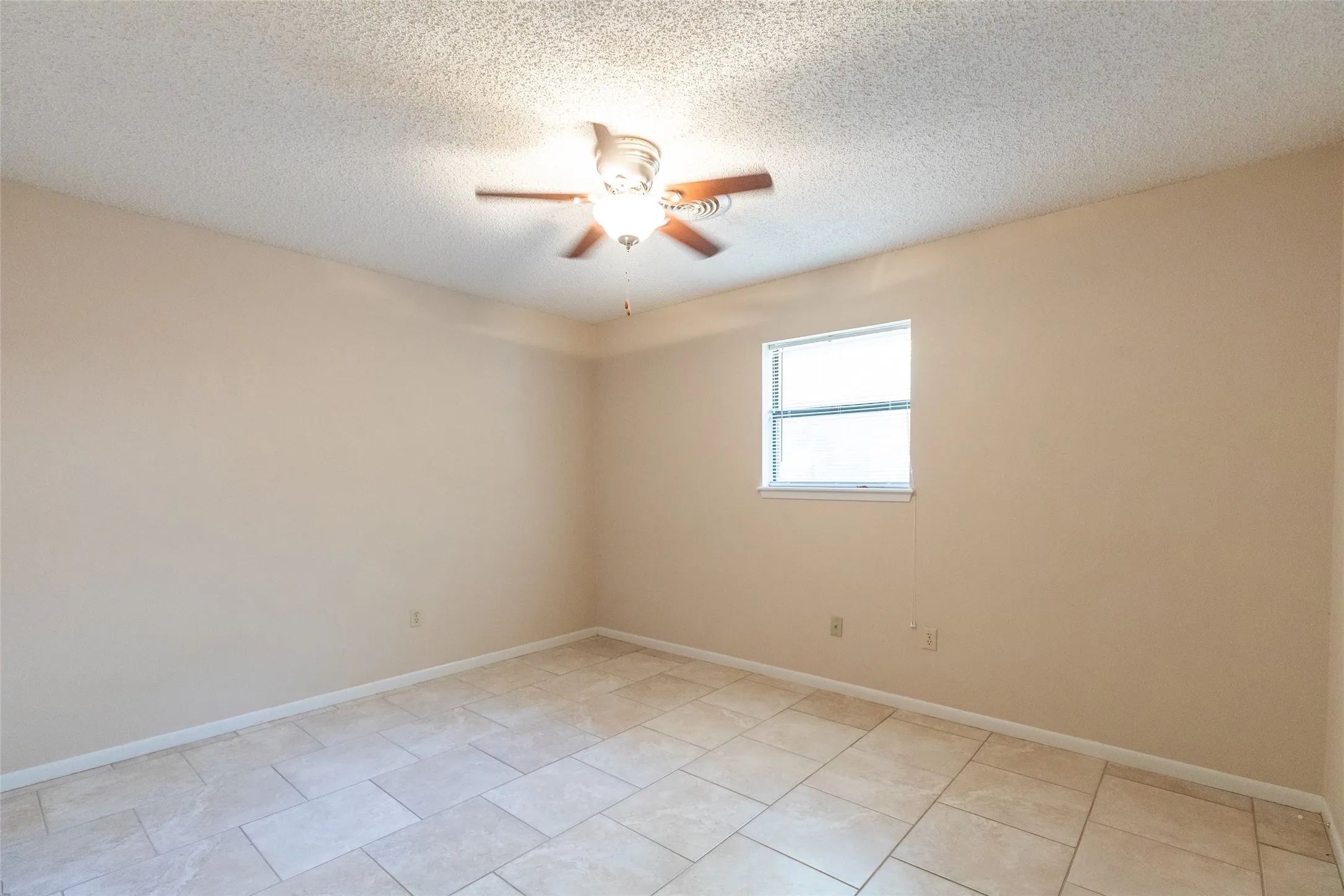 Single Family Residence For Sale in Taylor County , 1509 Westheimer Road, Abilene, Texas 79601, 2 Bedroom, 2 Bathroom, 1 Garage spaces, 1,104 Sqft, built in 1984, mls#21360139, Real Estate Agent in Abilene, Homes For Sale in Taylor county, Homes For Sale in Abilene, Realtor in Abilene Texas, Real Estate Brokerage Independent Realty Texas, Luminita Cordes Realtor