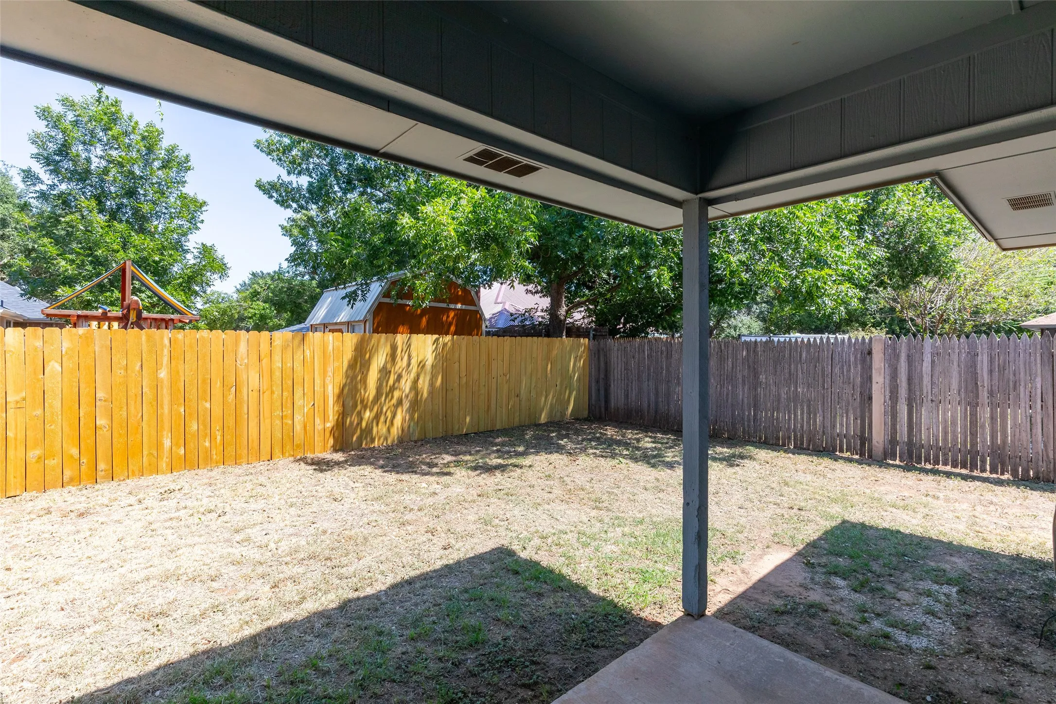 Single Family Residence For Sale in Taylor County , 1509 Westheimer Road, Abilene, Texas 79601, 2 Bedroom, 2 Bathroom, 1 Garage spaces, 1,104 Sqft, built in 1984, mls#21360139, Real Estate Agent in Abilene, Homes For Sale in Taylor county, Homes For Sale in Abilene, Realtor in Abilene Texas, Real Estate Brokerage Independent Realty Texas, Luminita Cordes Realtor