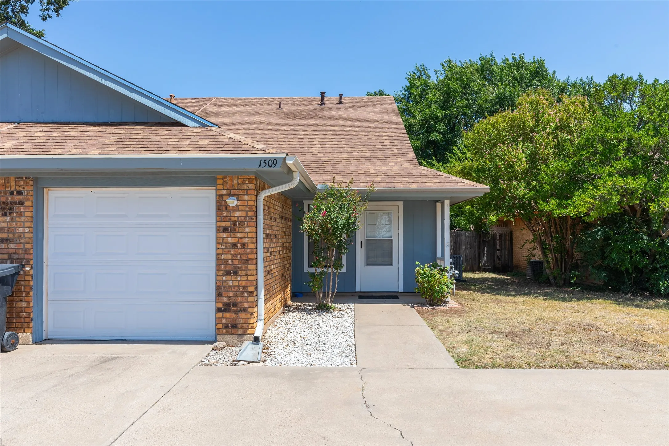 Single Family Residence For Sale in Taylor County , 1509 Westheimer Road, Abilene, Texas 79601, 2 Bedroom, 2 Bathroom, 1 Garage spaces, 1,104 Sqft, built in 1984, mls#21360139, Real Estate Agent in Abilene, Homes For Sale in Taylor county, Homes For Sale in Abilene, Realtor in Abilene Texas, Real Estate Brokerage Independent Realty Texas, Luminita Cordes Realtor