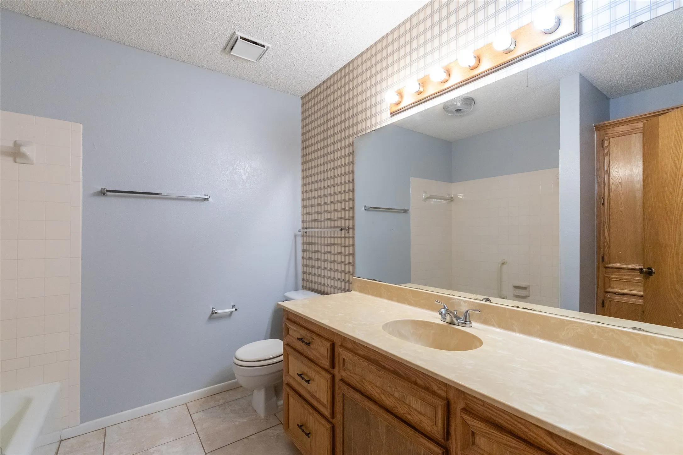 Single Family Residence For Sale in Taylor County , 1509 Westheimer Road, Abilene, Texas 79601, 2 Bedroom, 2 Bathroom, 1 Garage spaces, 1,104 Sqft, built in 1984, mls#21360139, Real Estate Agent in Abilene, Homes For Sale in Taylor county, Homes For Sale in Abilene, Realtor in Abilene Texas, Real Estate Brokerage Independent Realty Texas, Luminita Cordes Realtor