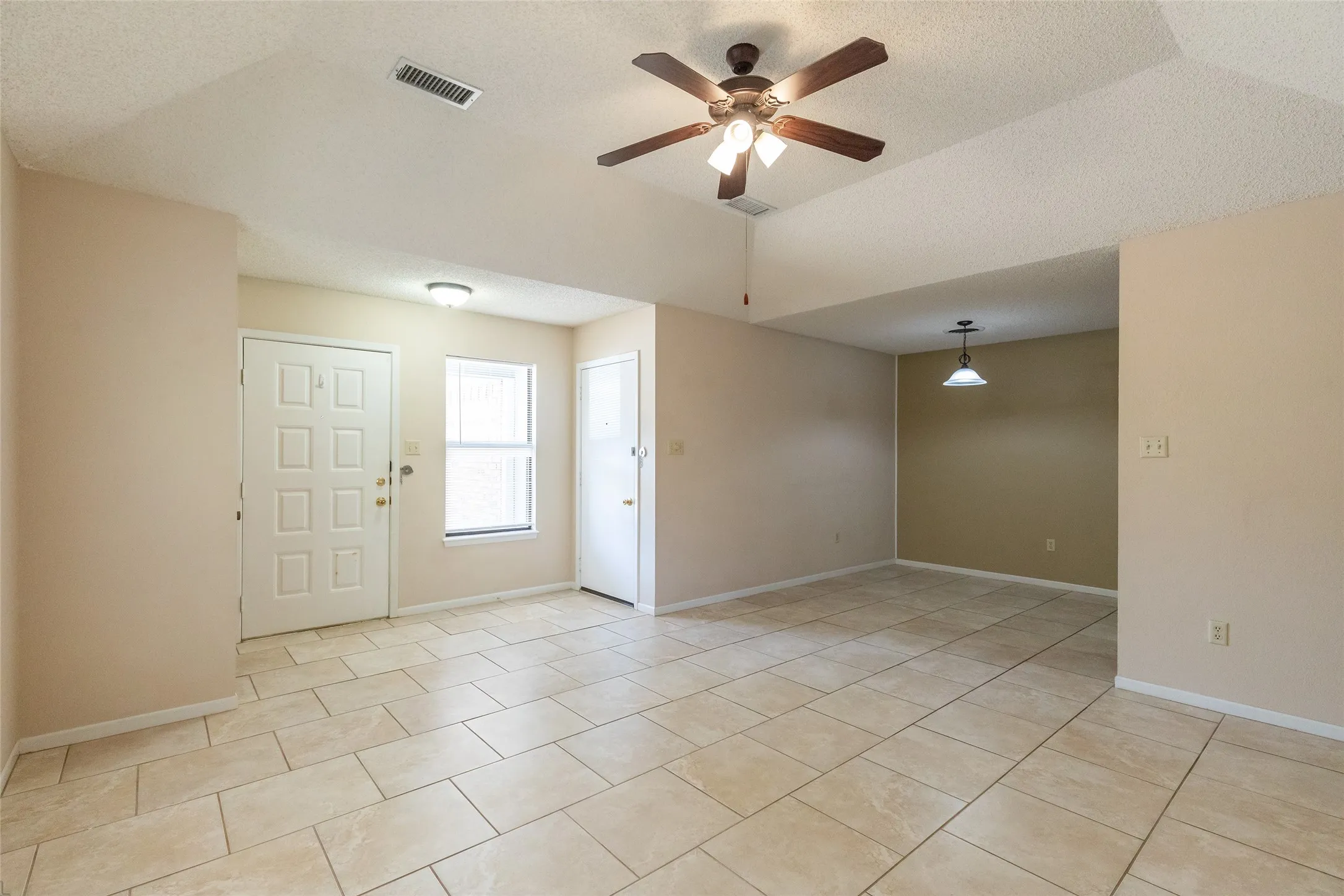 Single Family Residence For Sale in Taylor County , 1509 Westheimer Road, Abilene, Texas 79601, 2 Bedroom, 2 Bathroom, 1 Garage spaces, 1,104 Sqft, built in 1984, mls#21360139, Real Estate Agent in Abilene, Homes For Sale in Taylor county, Homes For Sale in Abilene, Realtor in Abilene Texas, Real Estate Brokerage Independent Realty Texas, Luminita Cordes Realtor