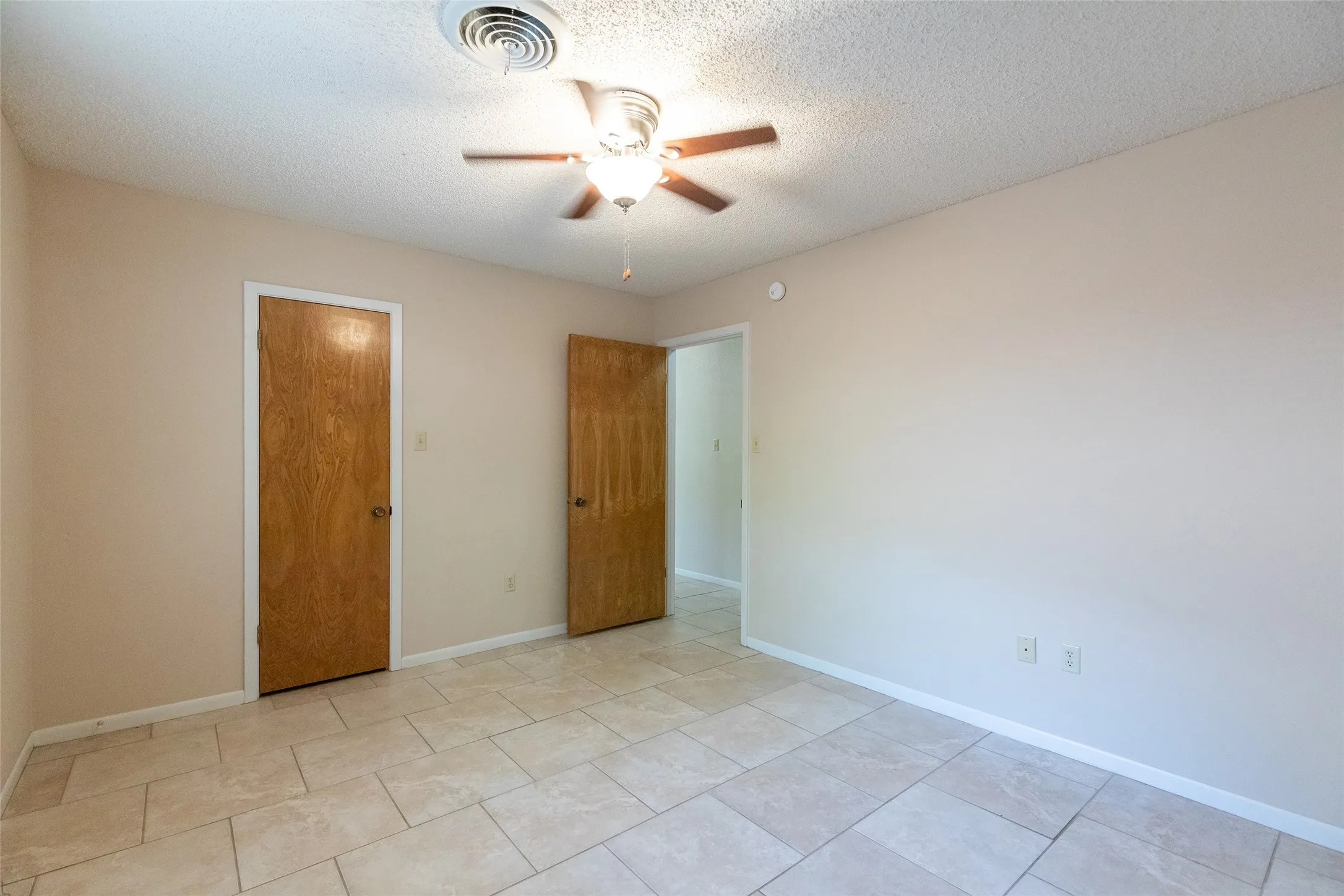 Single Family Residence For Sale in Taylor County , 1509 Westheimer Road, Abilene, Texas 79601, 2 Bedroom, 2 Bathroom, 1 Garage spaces, 1,104 Sqft, built in 1984, mls#21360139, Real Estate Agent in Abilene, Homes For Sale in Taylor county, Homes For Sale in Abilene, Realtor in Abilene Texas, Real Estate Brokerage Independent Realty Texas, Luminita Cordes Realtor