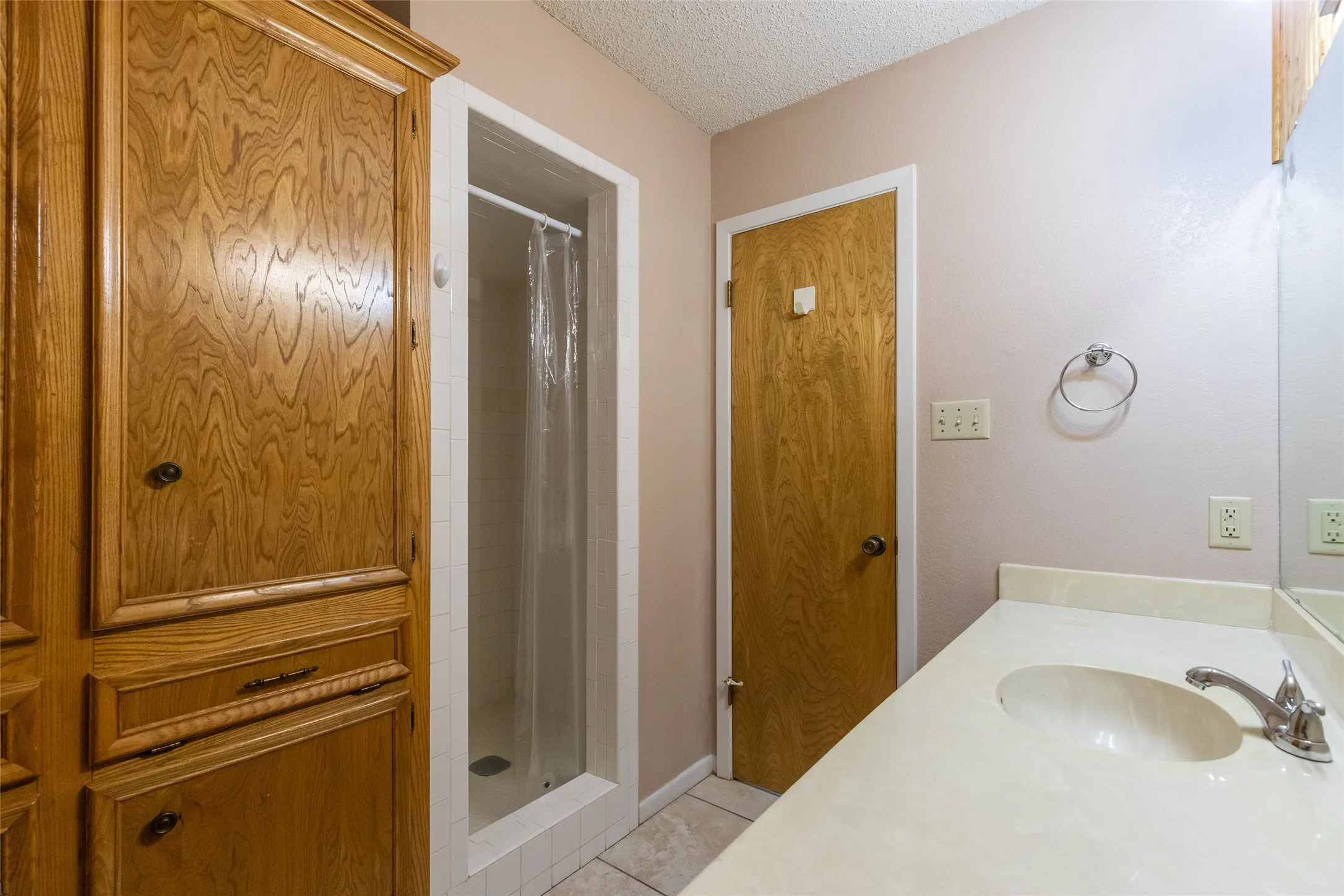 Single Family Residence For Sale in Taylor County , 1509 Westheimer Road, Abilene, Texas 79601, 2 Bedroom, 2 Bathroom, 1 Garage spaces, 1,104 Sqft, built in 1984, mls#21360139, Real Estate Agent in Abilene, Homes For Sale in Taylor county, Homes For Sale in Abilene, Realtor in Abilene Texas, Real Estate Brokerage Independent Realty Texas, Luminita Cordes Realtor