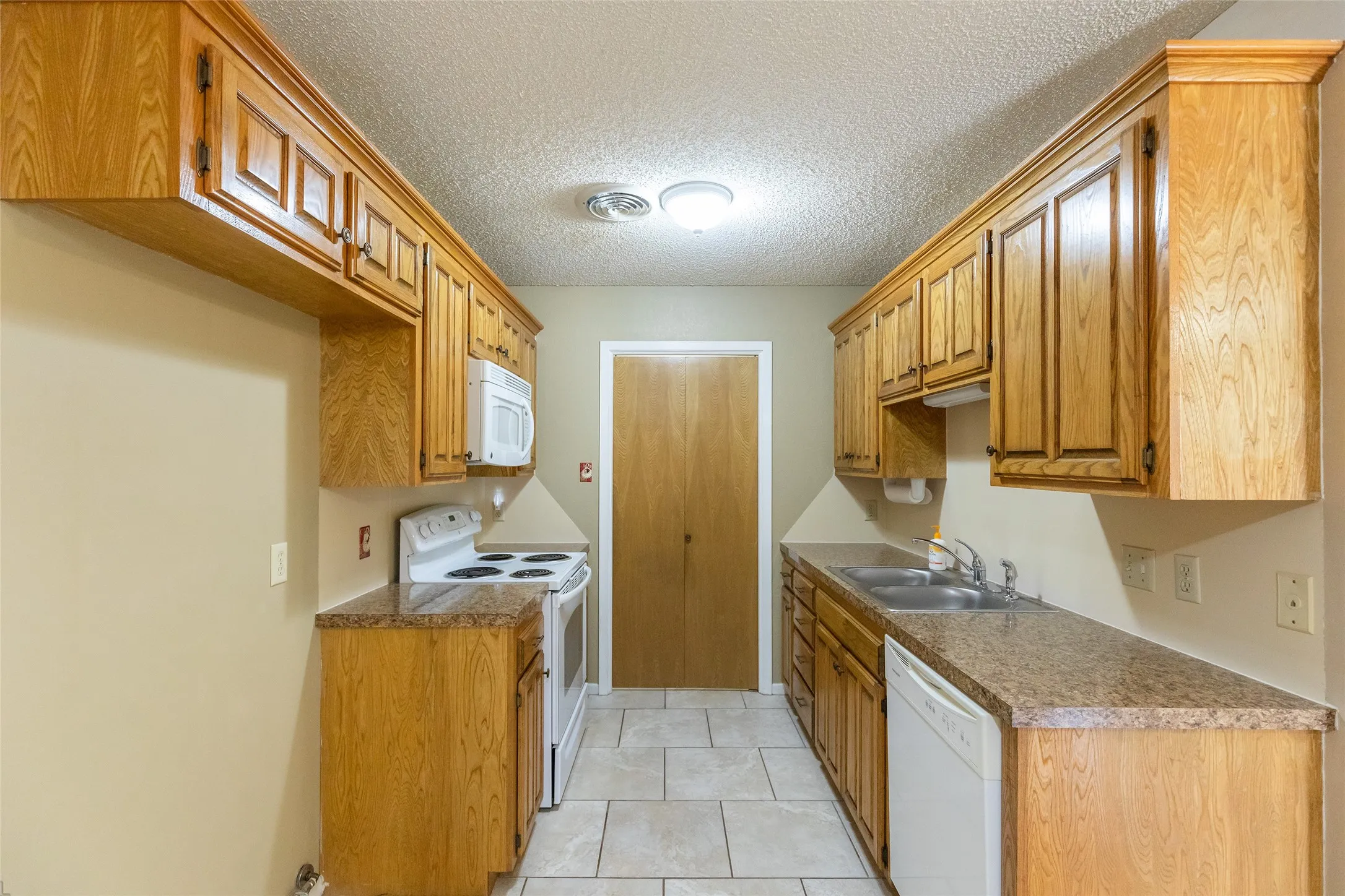 Single Family Residence For Sale in Taylor County , 1509 Westheimer Road, Abilene, Texas 79601, 2 Bedroom, 2 Bathroom, 1 Garage spaces, 1,104 Sqft, built in 1984, mls#21360139, Real Estate Agent in Abilene, Homes For Sale in Taylor county, Homes For Sale in Abilene, Realtor in Abilene Texas, Real Estate Brokerage Independent Realty Texas, Luminita Cordes Realtor