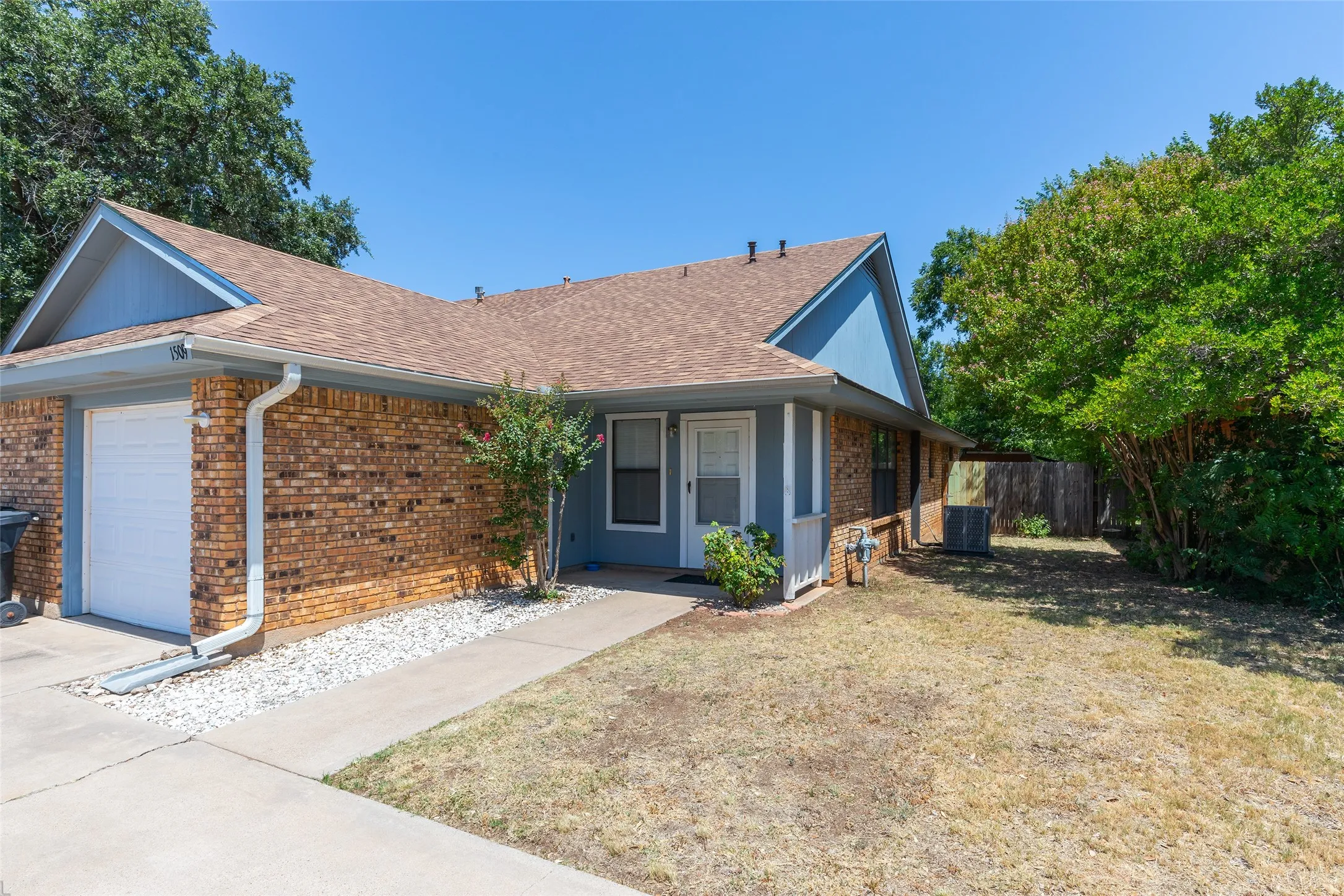 Single Family Residence For Sale in Taylor County , 1509 Westheimer Road, Abilene, Texas 79601, 2 Bedroom, 2 Bathroom, 1 Garage spaces, 1,104 Sqft, built in 1984, mls#21360139, Real Estate Agent in Abilene, Homes For Sale in Taylor county, Homes For Sale in Abilene, Realtor in Abilene Texas, Real Estate Brokerage Independent Realty Texas, Luminita Cordes Realtor