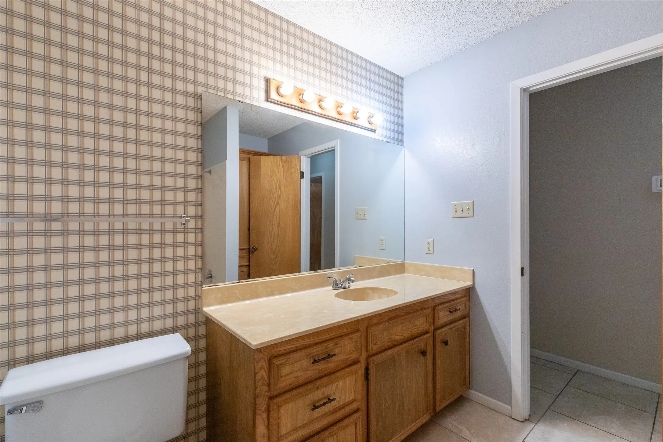 Single Family Residence For Sale in Taylor County , 1509 Westheimer Road, Abilene, Texas 79601, 2 Bedroom, 2 Bathroom, 1 Garage spaces, 1,104 Sqft, built in 1984, mls#21360139, Real Estate Agent in Abilene, Homes For Sale in Taylor county, Homes For Sale in Abilene, Realtor in Abilene Texas, Real Estate Brokerage Independent Realty Texas, Luminita Cordes Realtor