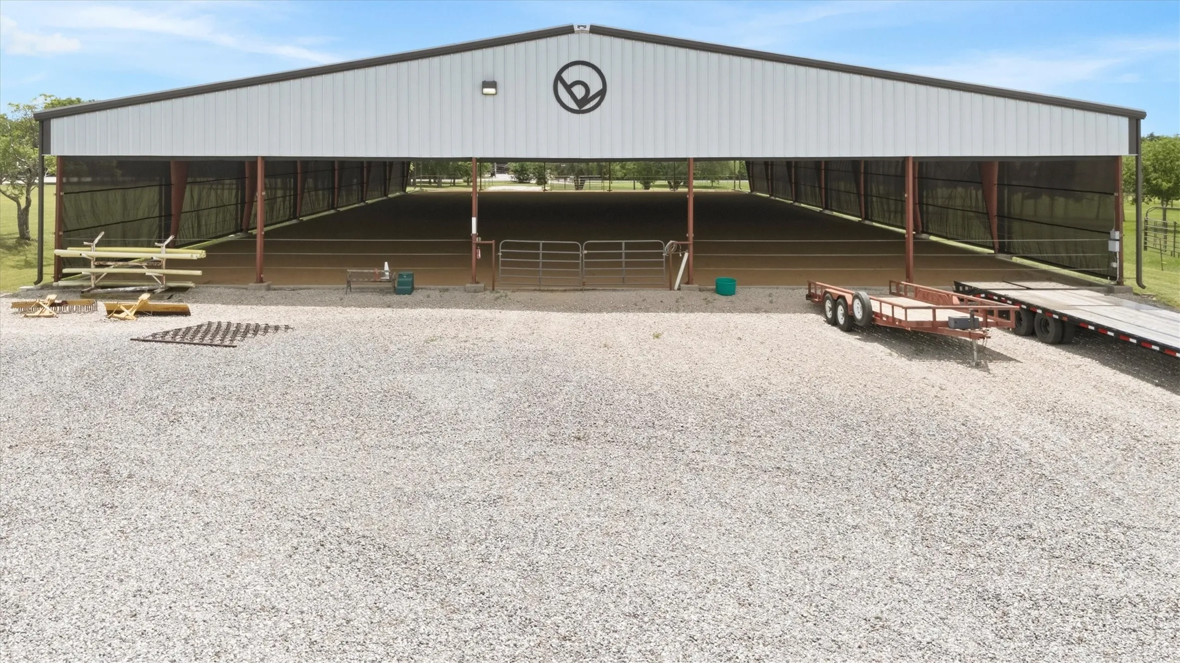 200x100 Covered arena
