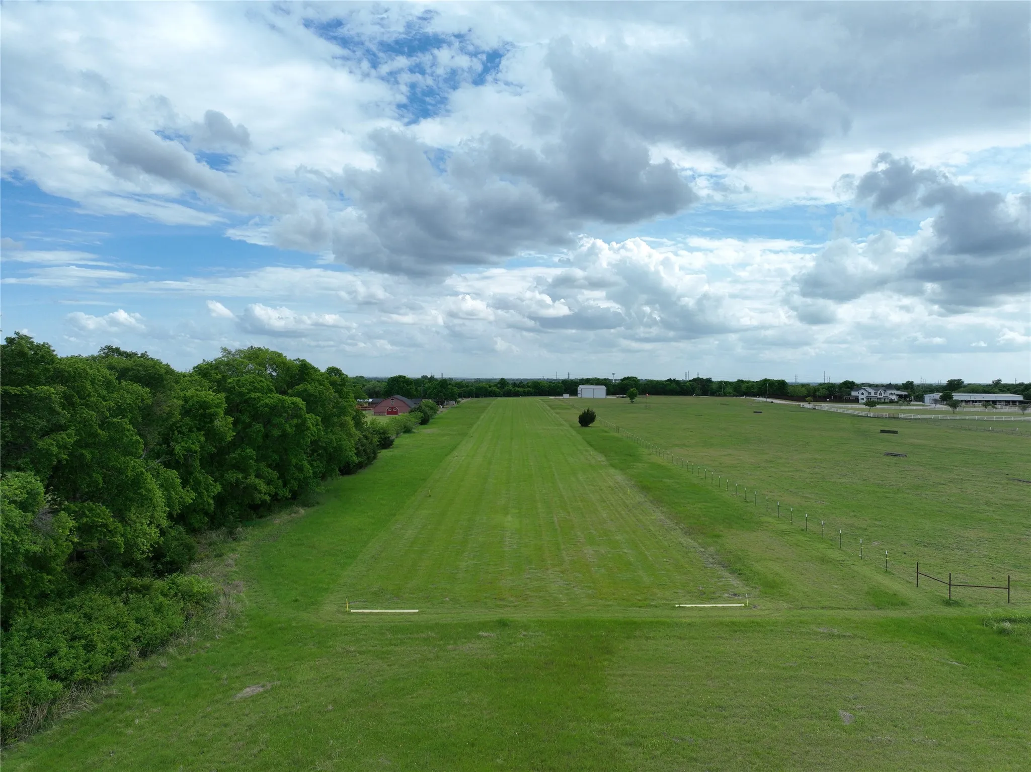 1400 ft runway, 3TE3