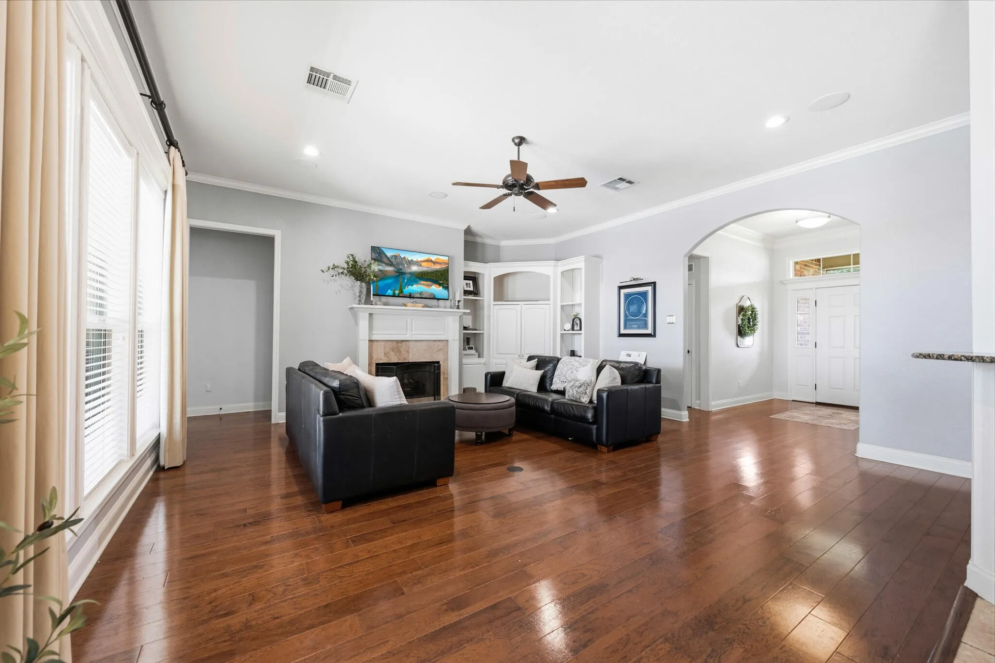 Single Family Residence For Sale in Mc Lennan County , 100 Painted Horse Trail, Waco, Texas 76712, 4 Bedroom, 3 Bathroom, 2 Garage spaces, 2,977 Sqft, built in 2006, mls#21360353, Real Estate Agent in Waco, Homes For Sale in Mc Lennan county, Homes For Sale in Waco, Realtor in Waco Texas, Real Estate Brokerage Independent Realty Texas, Luminita Cordes Realtor