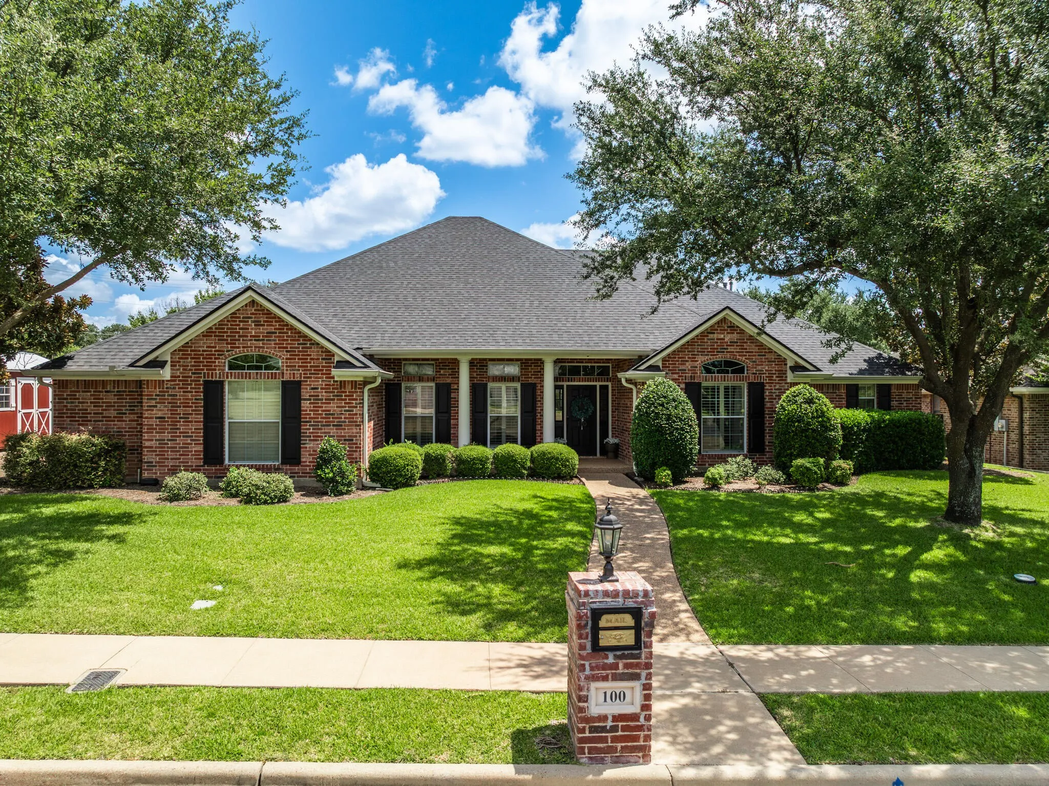 Single Family Residence For Sale in Mc Lennan County , 100 Painted Horse Trail, Waco, Texas 76712, 4 Bedroom, 3 Bathroom, 2 Garage spaces, 2,977 Sqft, built in 2006, mls#21360353, Real Estate Agent in Waco, Homes For Sale in Mc Lennan county, Homes For Sale in Waco, Realtor in Waco Texas, Real Estate Brokerage Independent Realty Texas, Luminita Cordes Realtor