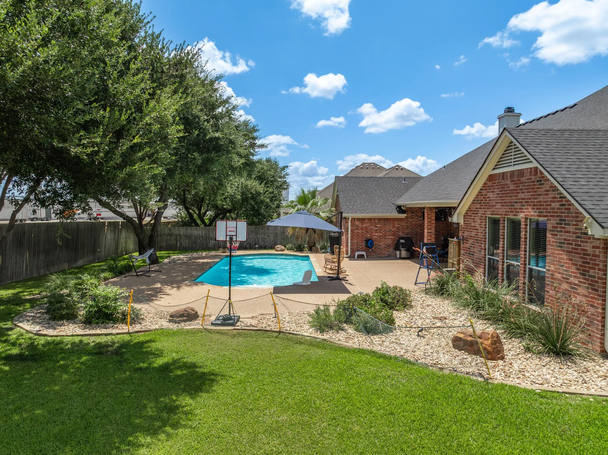 Single Family Residence For Sale in Mc Lennan County , 100 Painted Horse Trail, Waco, Texas 76712, 4 Bedroom, 3 Bathroom, 2 Garage spaces, 2,977 Sqft, built in 2006, mls#21360353, Real Estate Agent in Waco, Homes For Sale in Mc Lennan county, Homes For Sale in Waco, Realtor in Waco Texas, Real Estate Brokerage Independent Realty Texas, Luminita Cordes Realtor