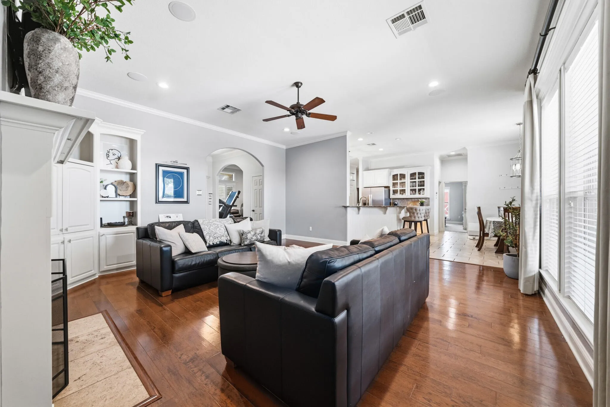 Single Family Residence For Sale in Mc Lennan County , 100 Painted Horse Trail, Waco, Texas 76712, 4 Bedroom, 3 Bathroom, 2 Garage spaces, 2,977 Sqft, built in 2006, mls#21360353, Real Estate Agent in Waco, Homes For Sale in Mc Lennan county, Homes For Sale in Waco, Realtor in Waco Texas, Real Estate Brokerage Independent Realty Texas, Luminita Cordes Realtor