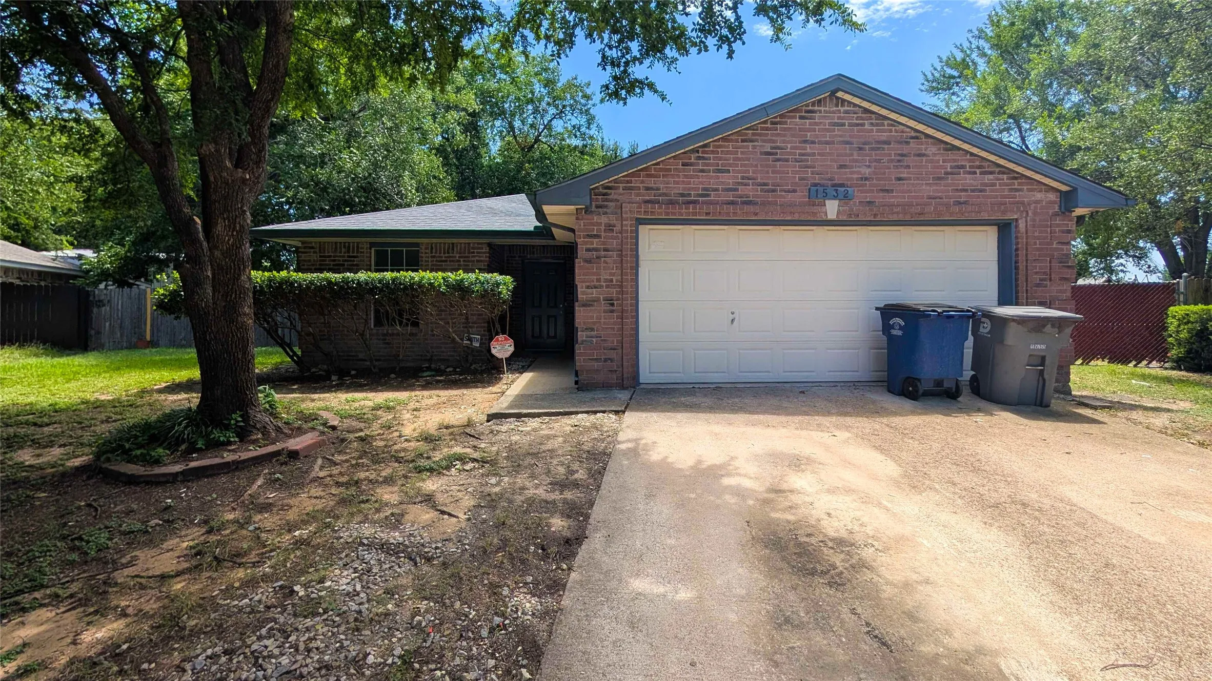 Single Family Residence For Sale in Dallas County , 1532 Marion Drive, Dallas, Texas 75211, 3 Bedroom, 2 Bathroom, 2 Garage spaces, 1,595 Sqft, built in 1998, mls#21360066, Real Estate Agent in Dallas, Homes For Sale in Dallas county, Homes For Sale in Dallas, Realtor in Dallas Texas, Real Estate Brokerage Independent Realty Texas, Luminita Cordes Realtor