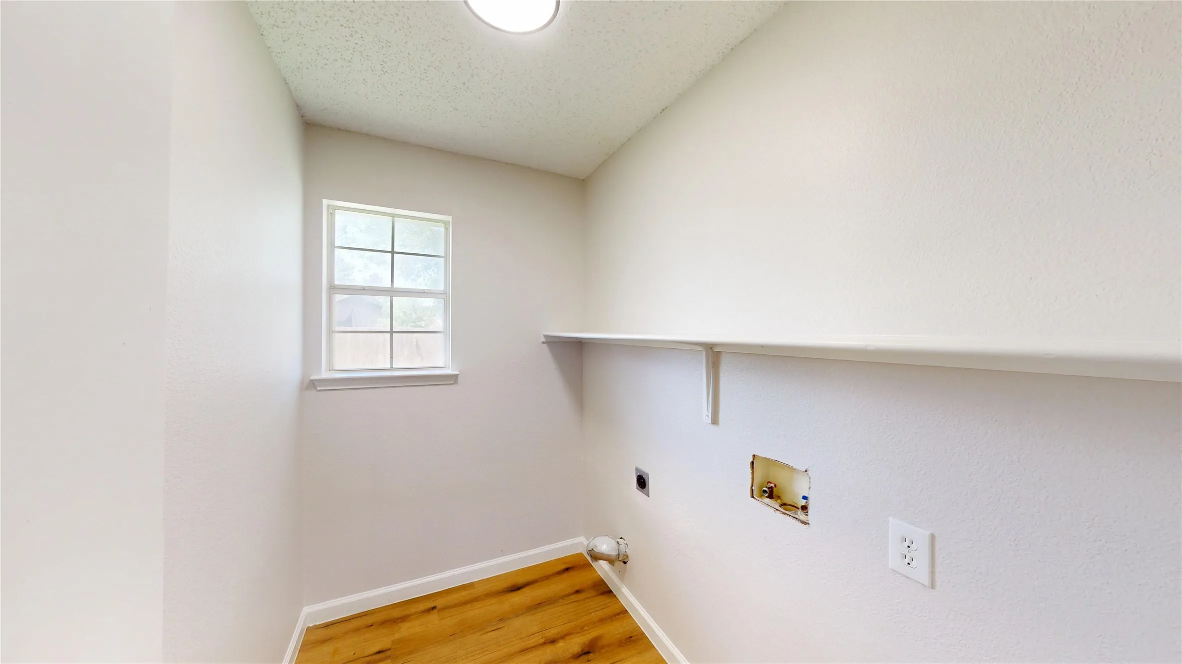 Single Family Residence For Sale in Dallas County , 1532 Marion Drive, Dallas, Texas 75211, 3 Bedroom, 2 Bathroom, 2 Garage spaces, 1,595 Sqft, built in 1998, mls#21360066, Real Estate Agent in Dallas, Homes For Sale in Dallas county, Homes For Sale in Dallas, Realtor in Dallas Texas, Real Estate Brokerage Independent Realty Texas, Luminita Cordes Realtor